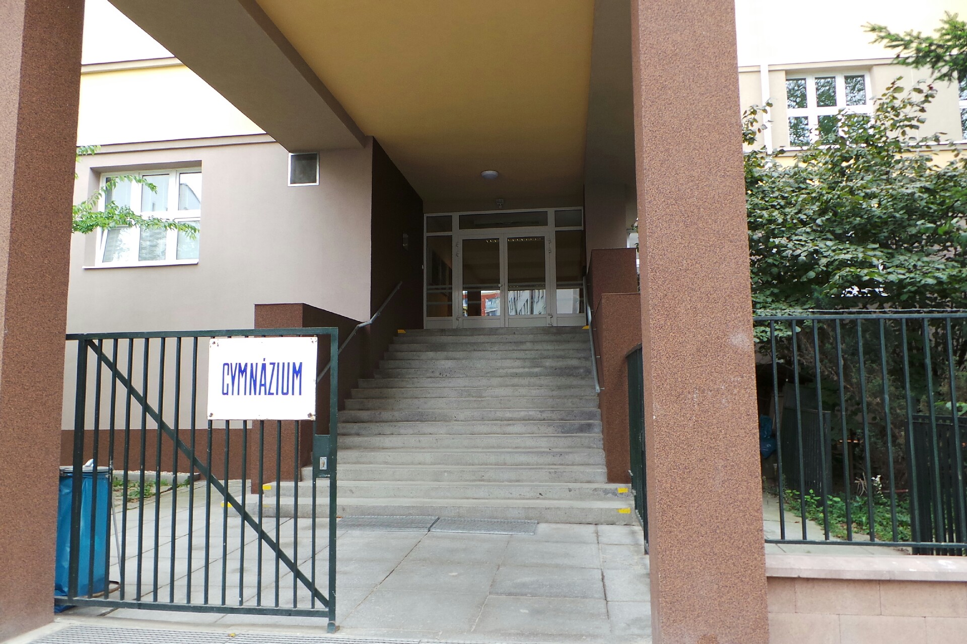 Gymnázium, Praha 10, Voděradská 2