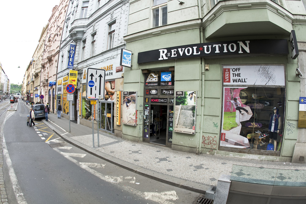 REVOLUTION foto 3