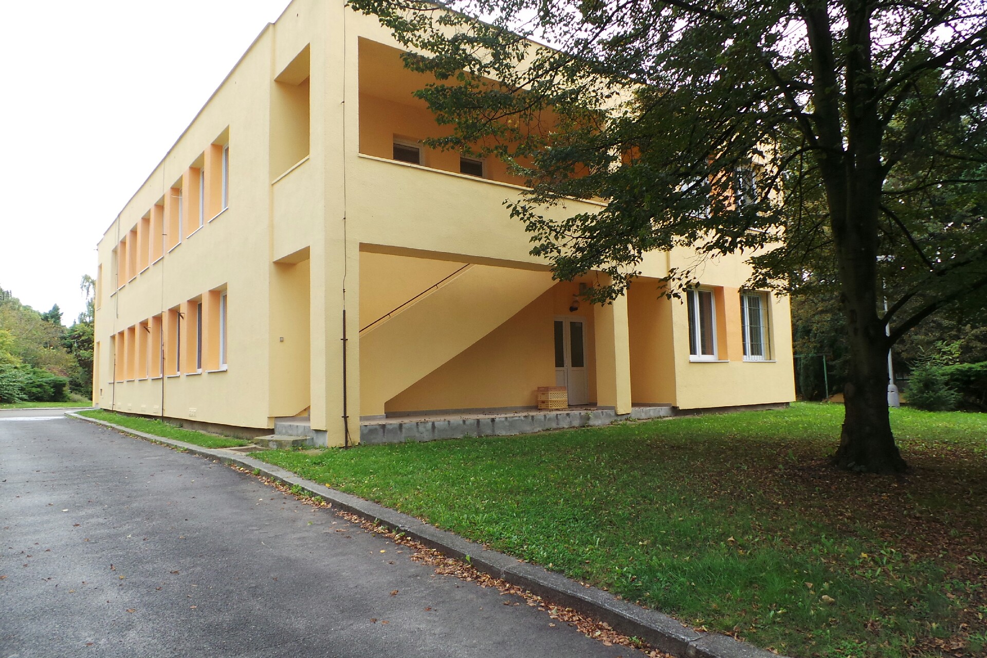 MŠ Praha 8, Lešenská