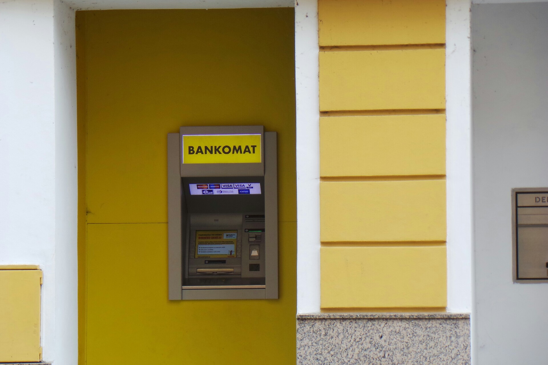 Raiffeisenbank - bankomat