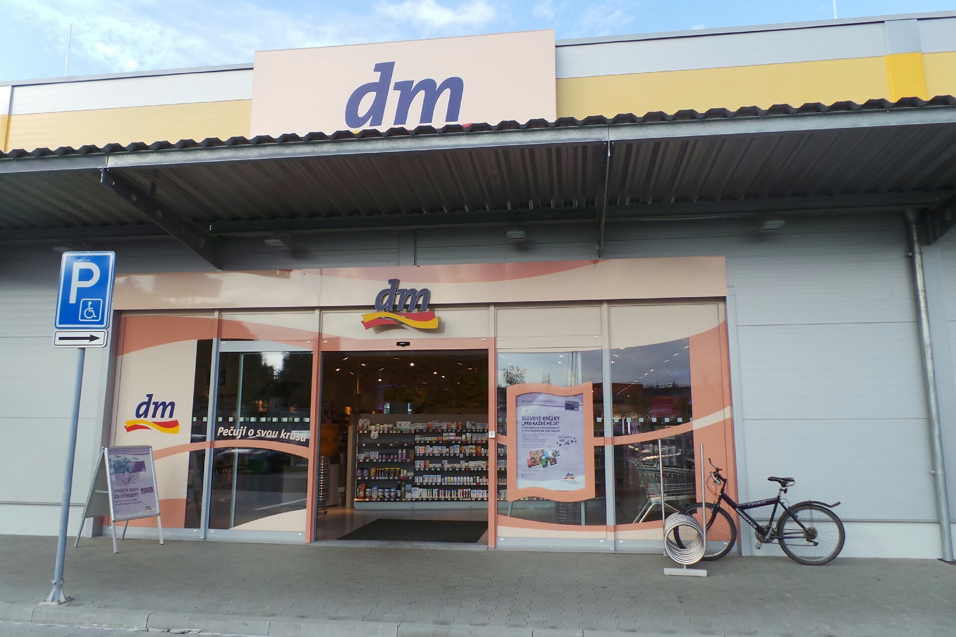 dm drogerie markt s.r.o. foto 1