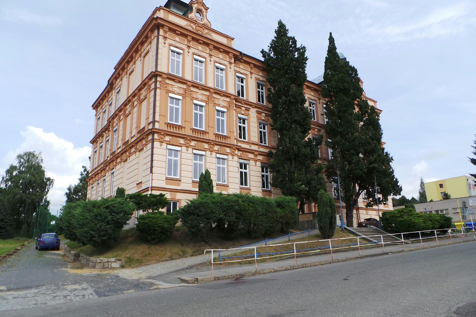 ZŠ, ZUŠ a MŠ Frýdlant - Husova