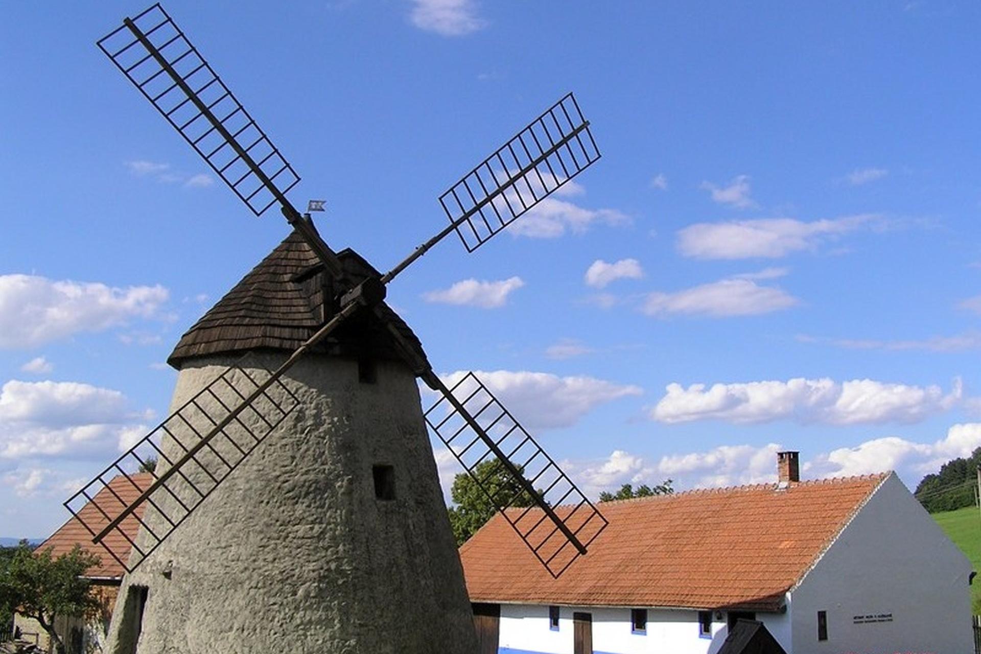Větrný mlýn v Kuželově foto 2