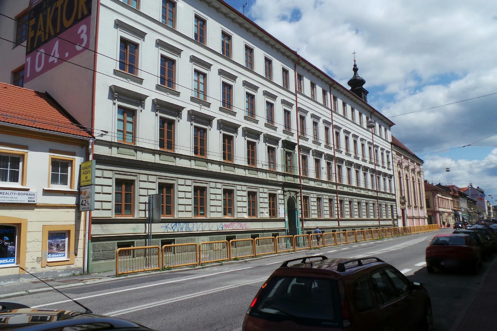 Biskupské gymnázium J. N. Neumanna a Církevní základní škola