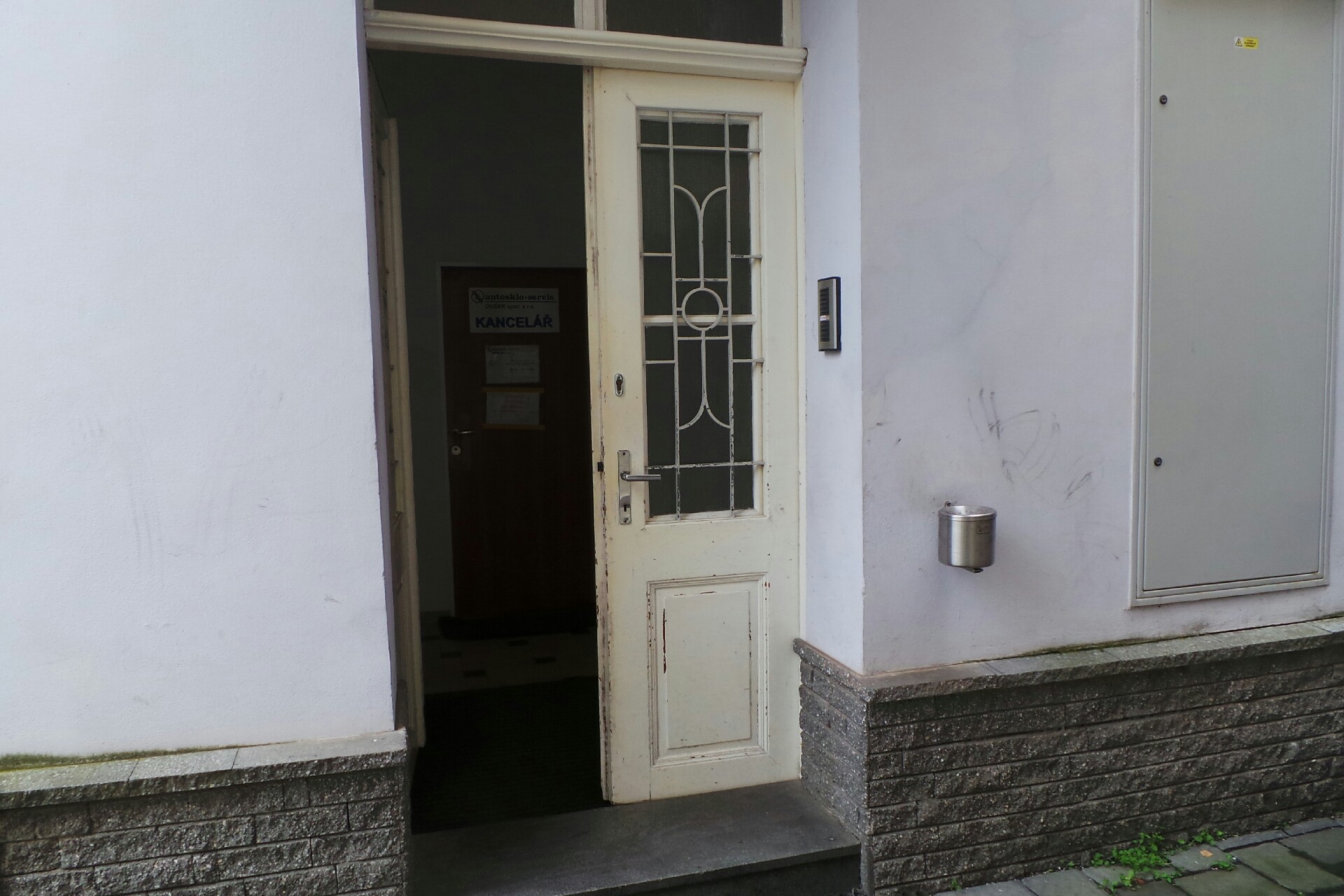 Autosklo-servis Dušek, spol. s r.o.