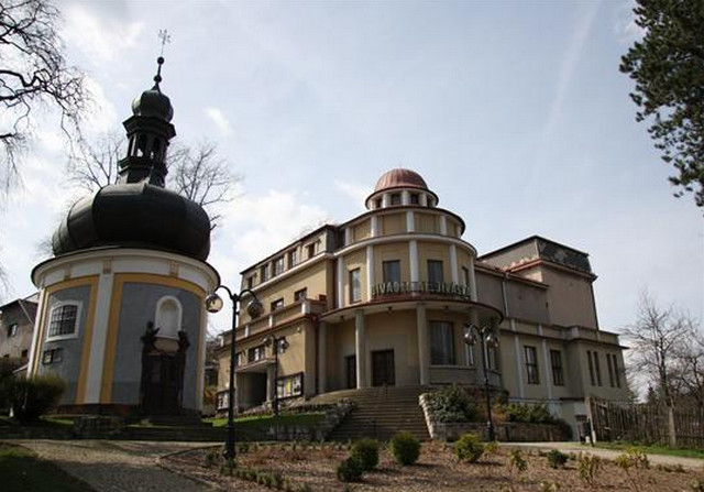 Úpice - městský úřad foto 3