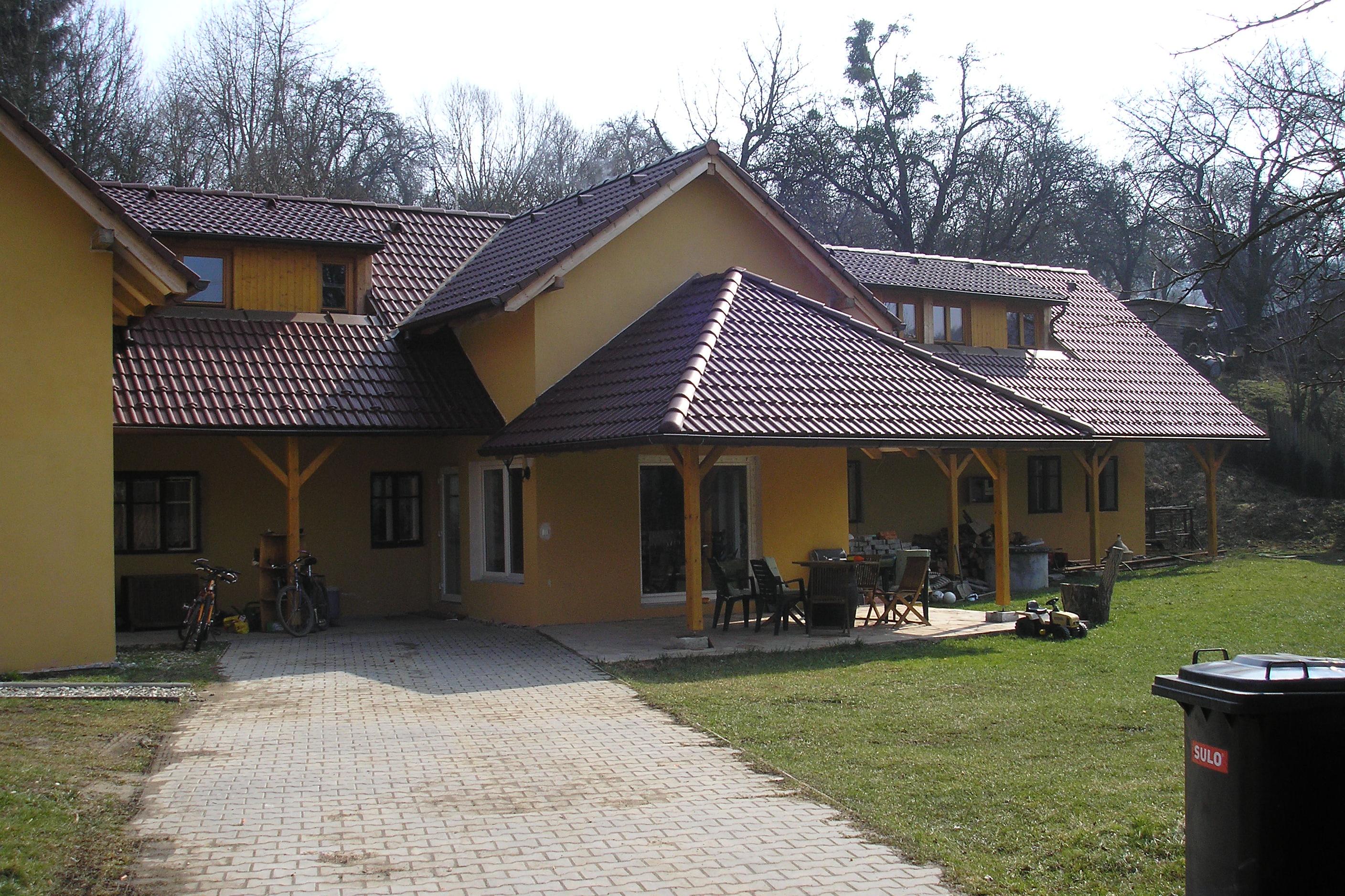 Chaloupka u čtyř růžiček