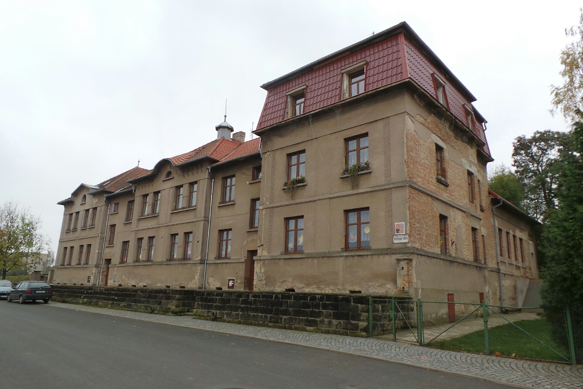 ZŠ a MŠ Mšené-lázně, Školní