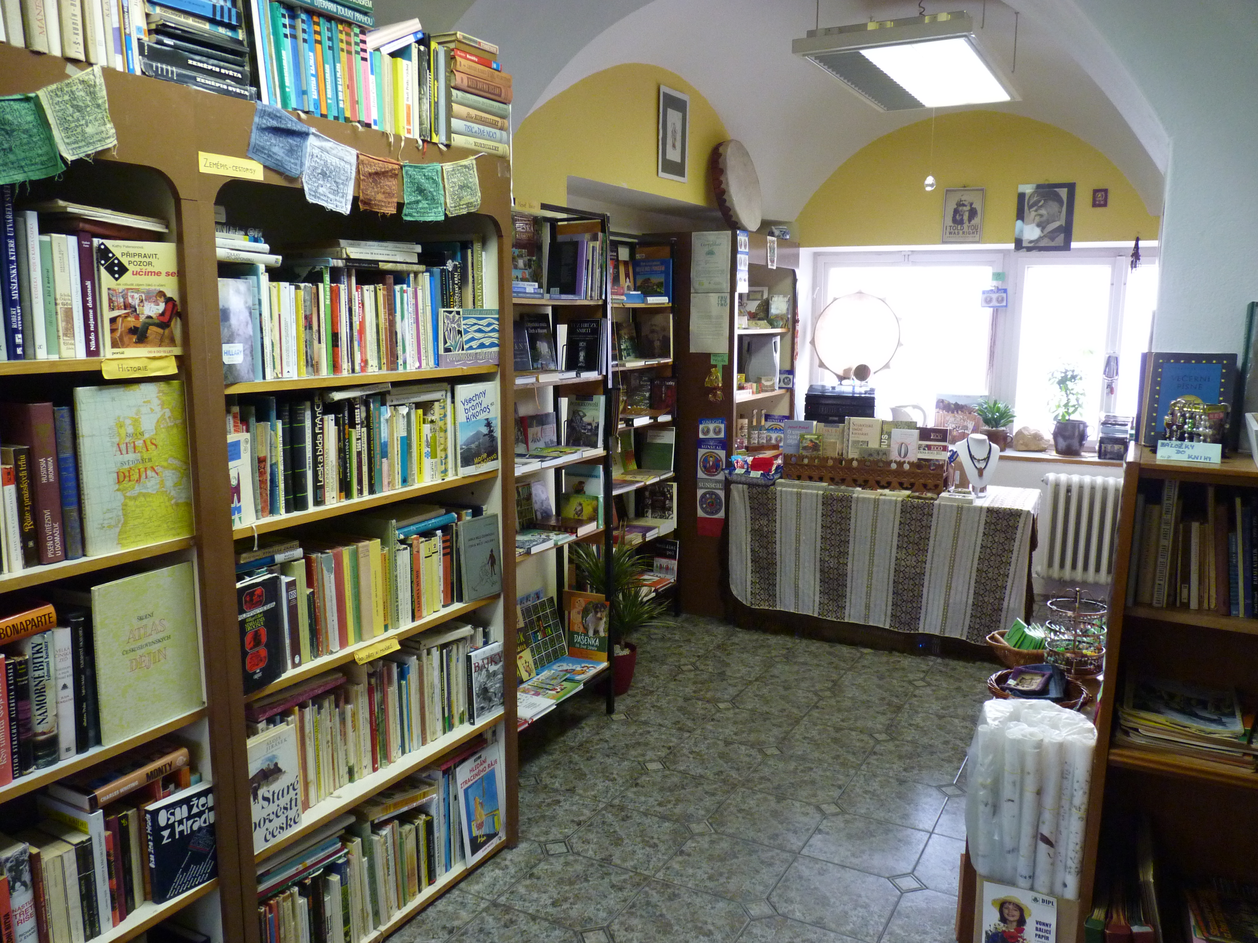 Antikvariát a knihkupectví ABNORMALIZACE