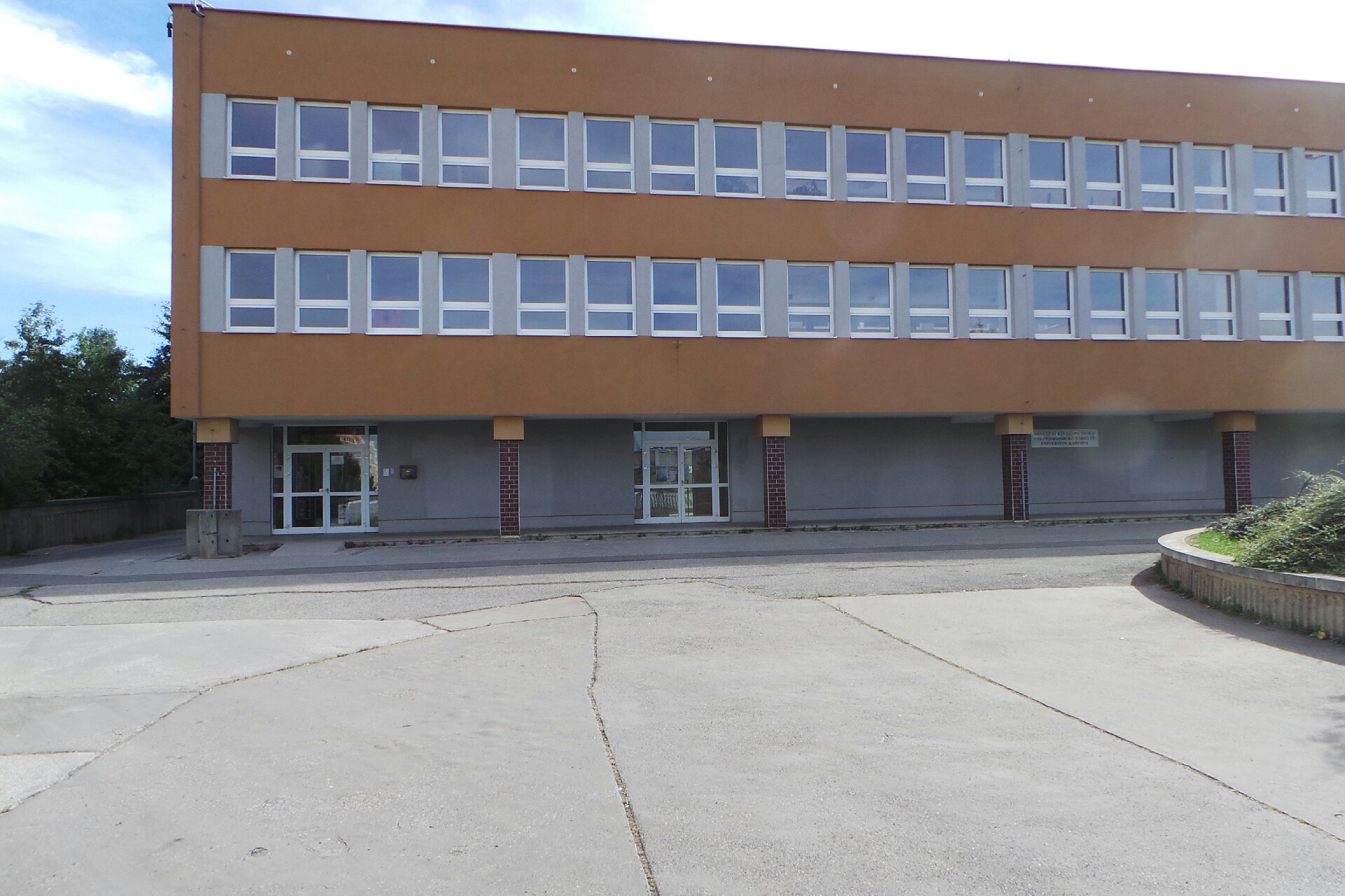 Mgr. Zuzana Paucová