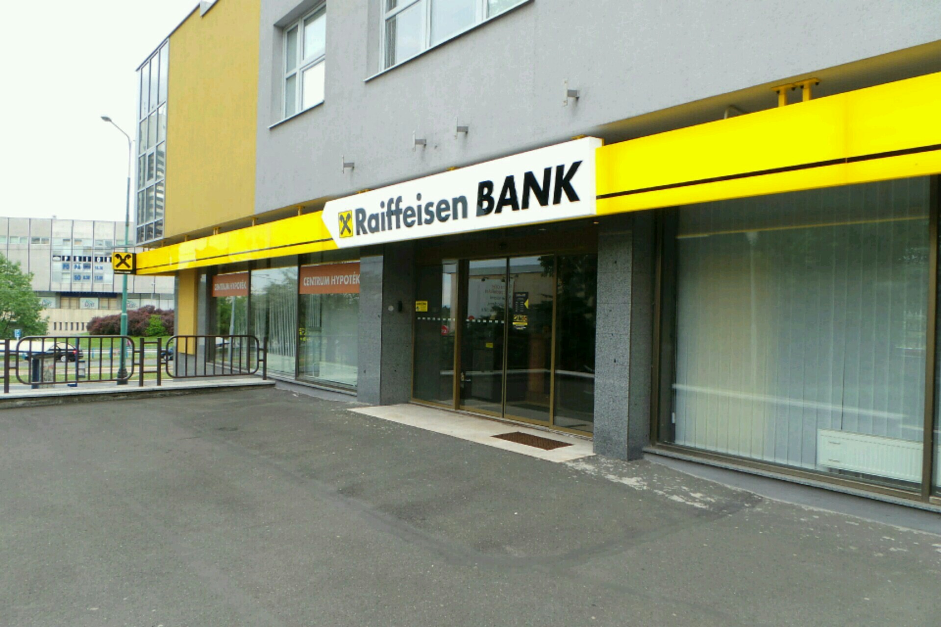 Raiffeisenbank - bankomat