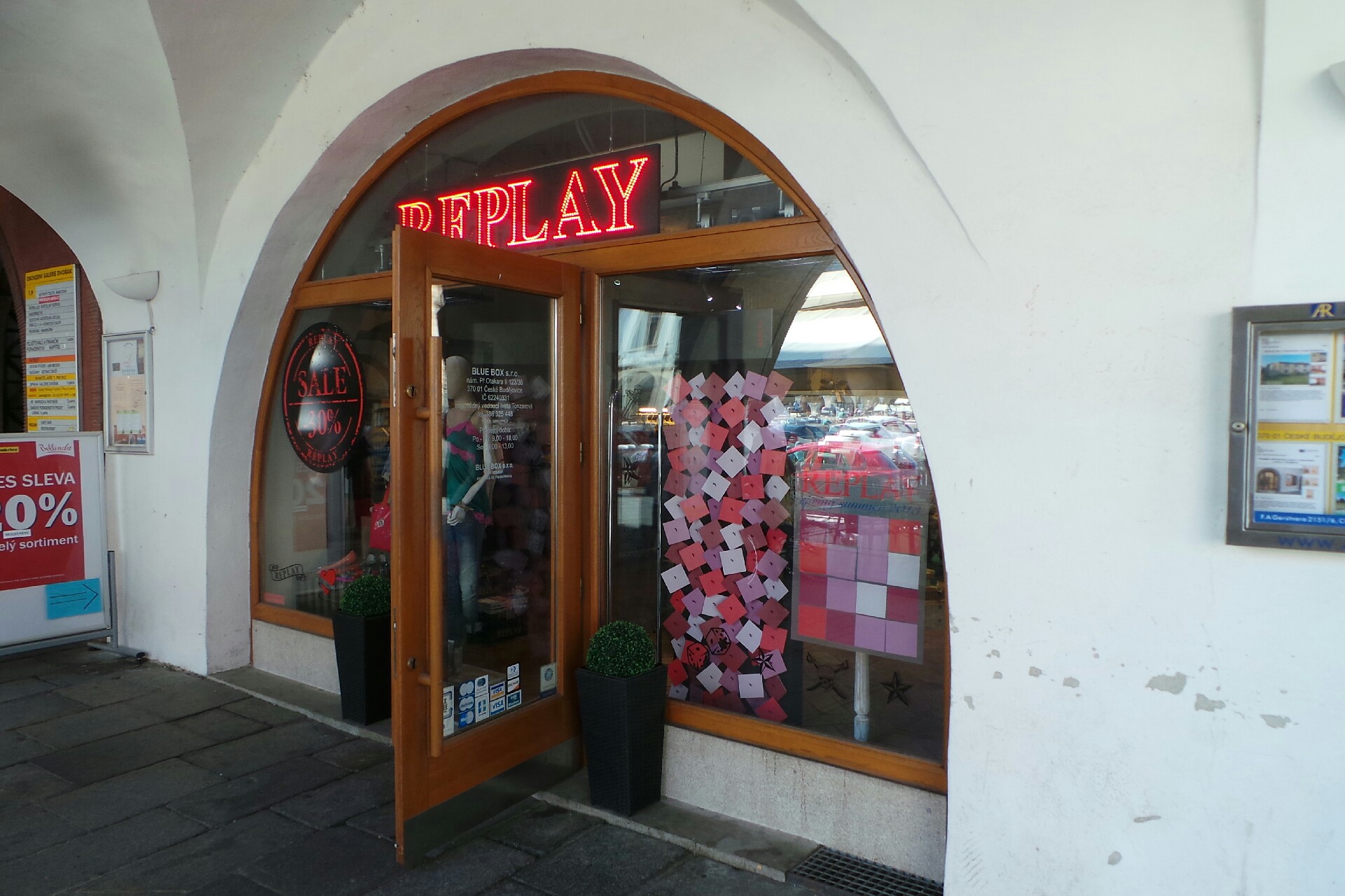 REPLAY STORE