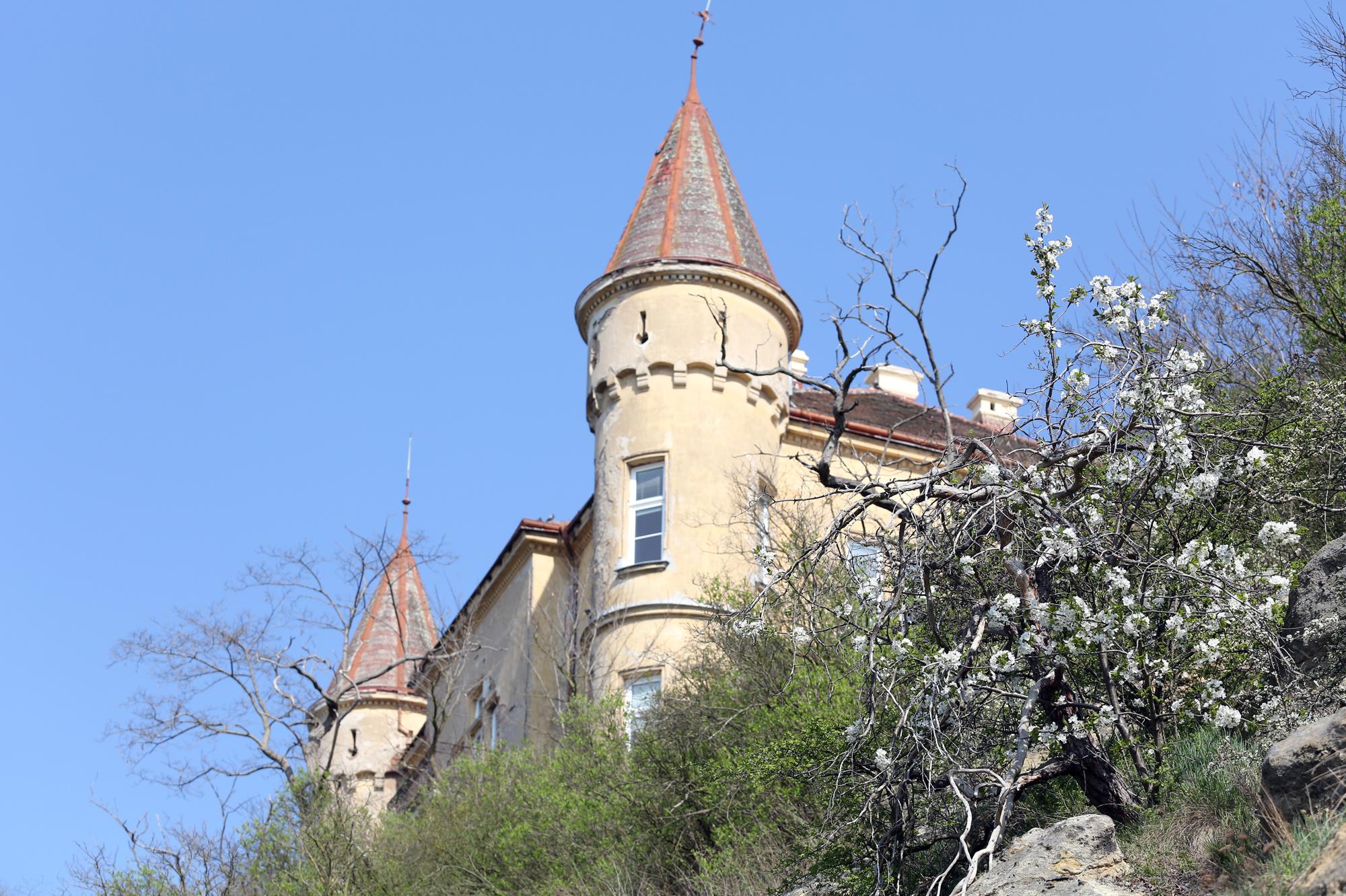 Střední uměleckoprůmyslová škola a Základní umělecká škola Zámeček