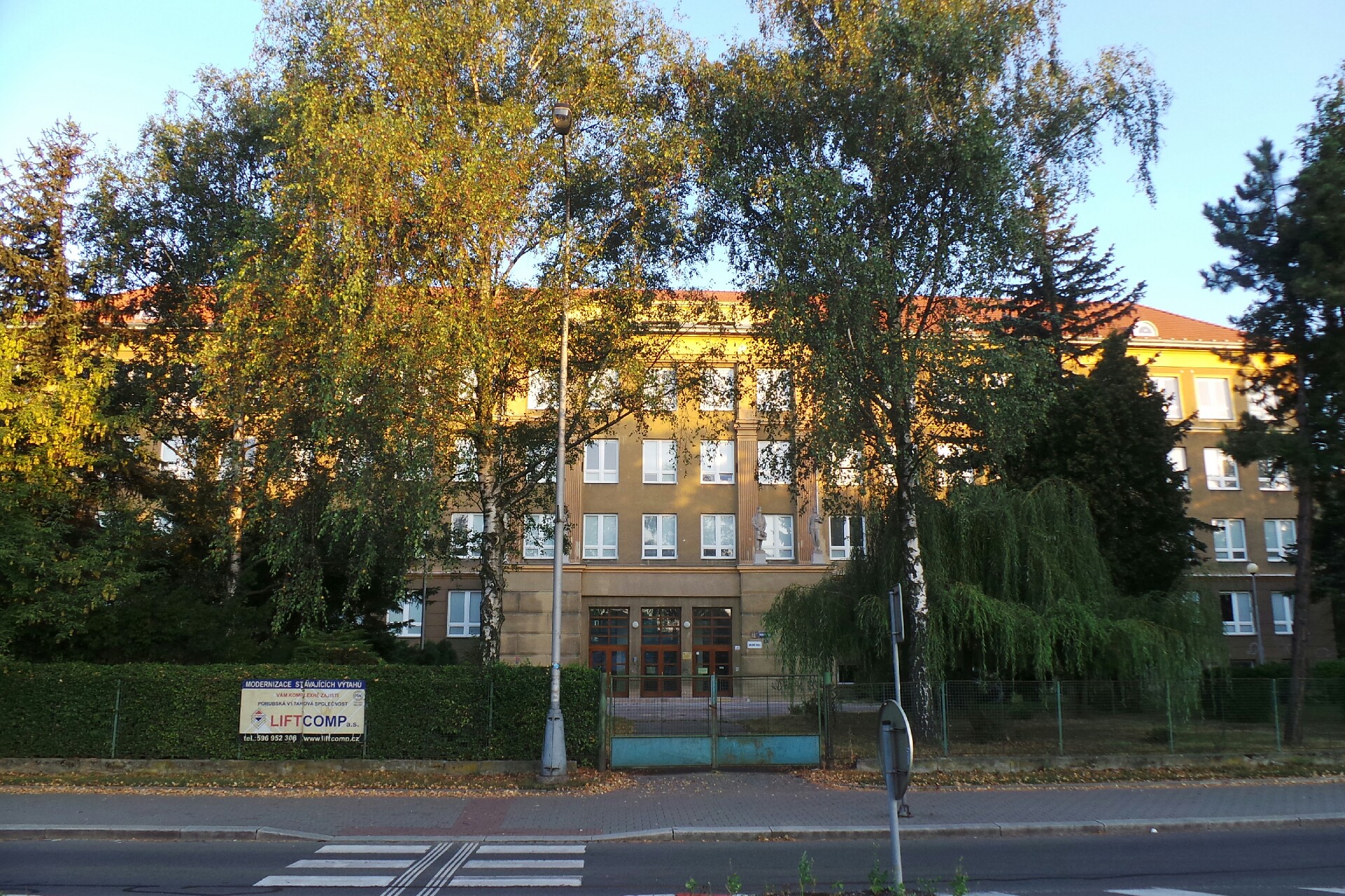 ZŠ generála Zdeňka Škarvady