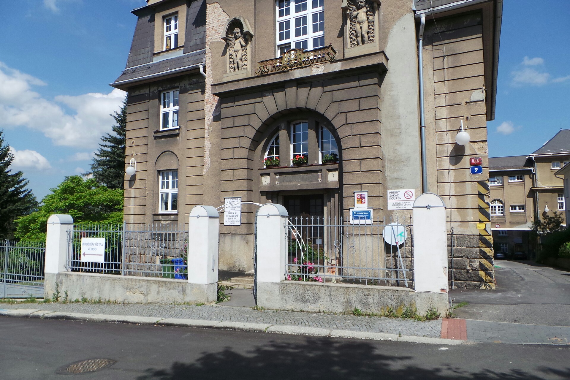 Základní škola a Mateřská škola pro tělesně postižené, Liberec, Lužická 920/7 foto 1