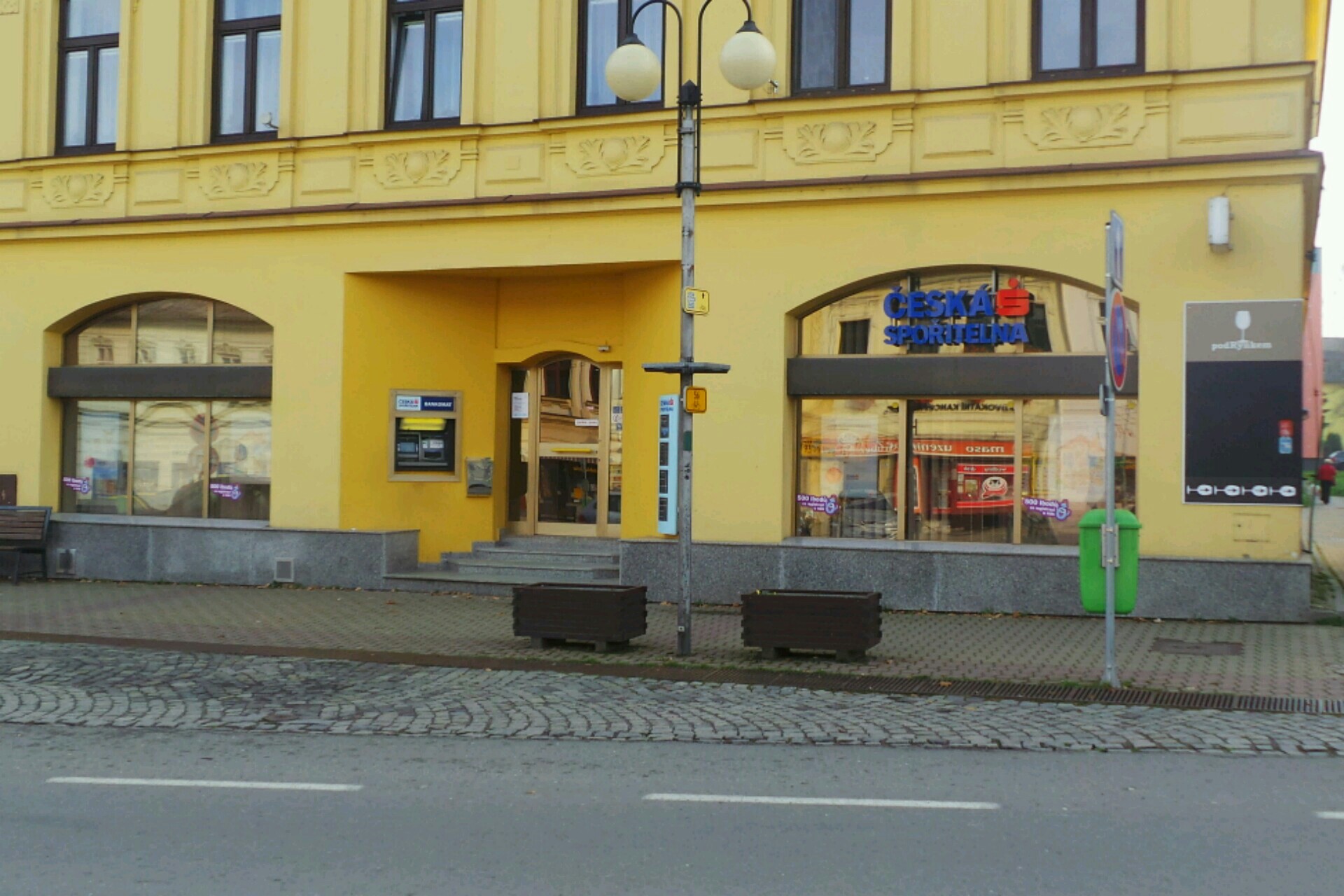 Bankomat České spořitelny foto 2