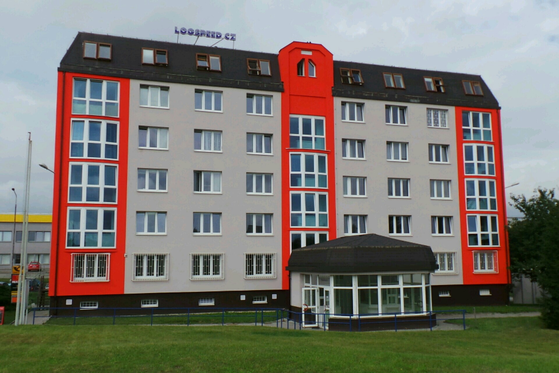 AUTOCENTRUM - WEST, s.r.o.