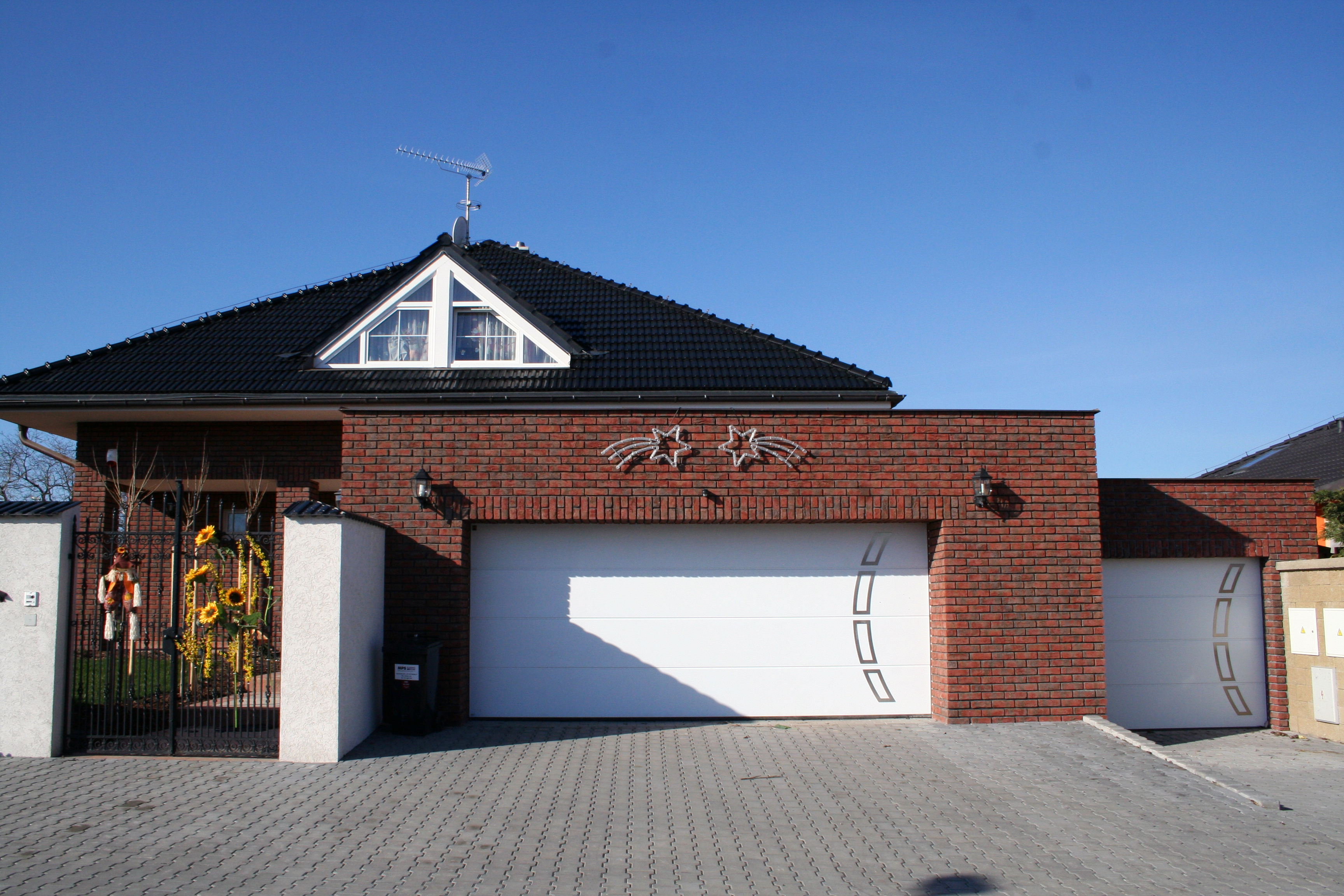 AL SYSTEMS group, s.r.o.   garážová vrata - rolety - vjezdové brány foto 3