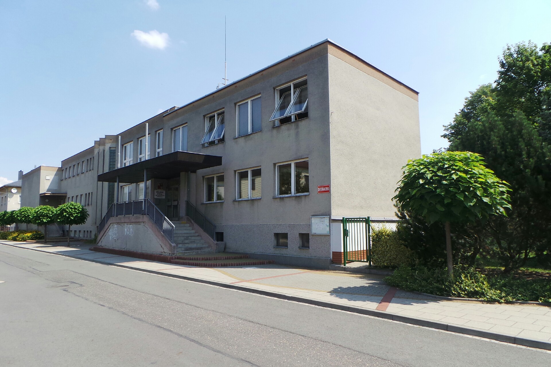 ZŠ a MŠ Opava - Malé Hoštice - příspěvková organizace foto 2