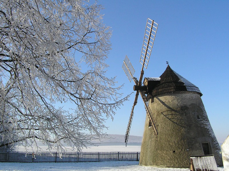 Větrný mlýn v Kuželově foto 3