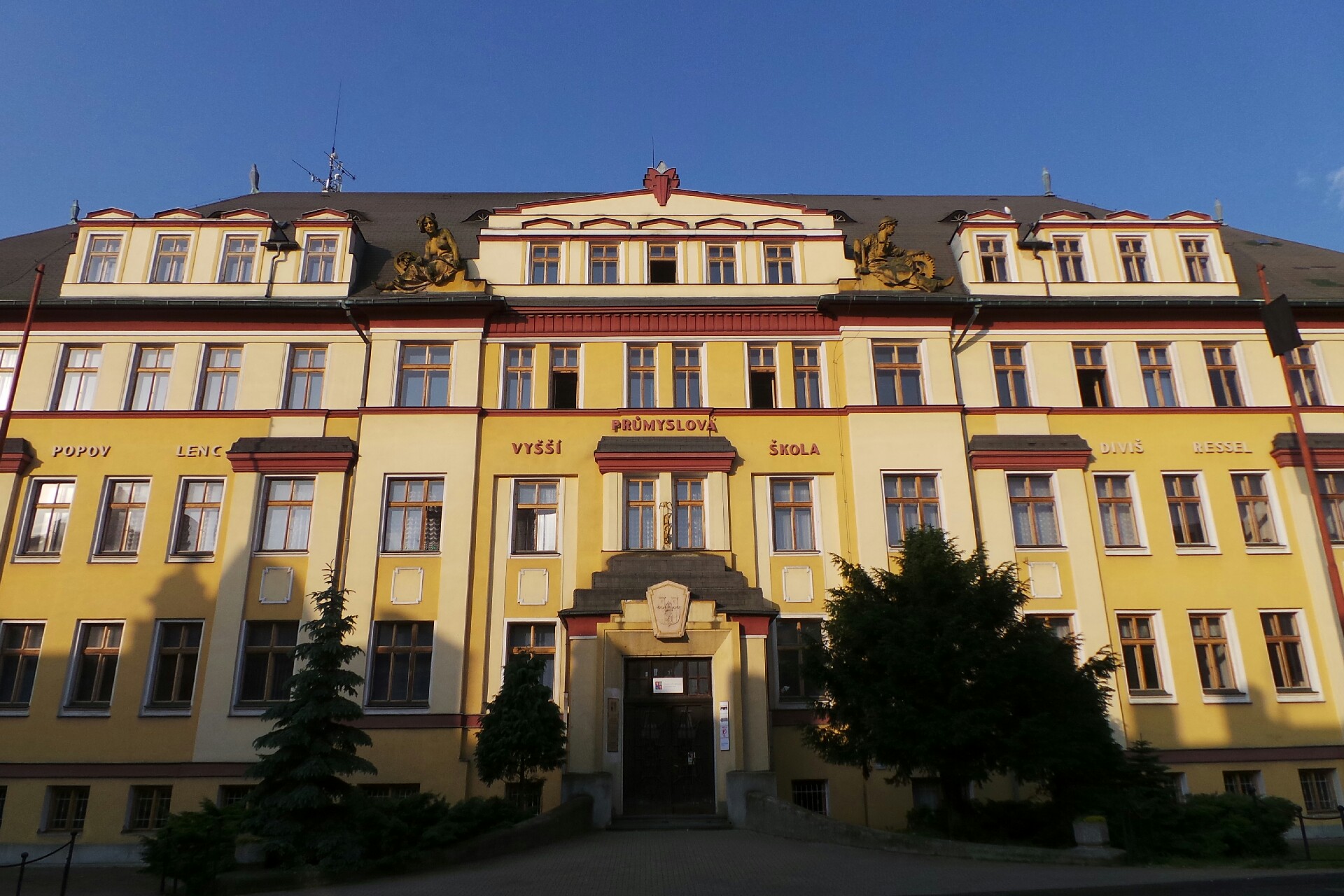 Střední průmyslová škola a Vyšší odborná škola, Chomutov