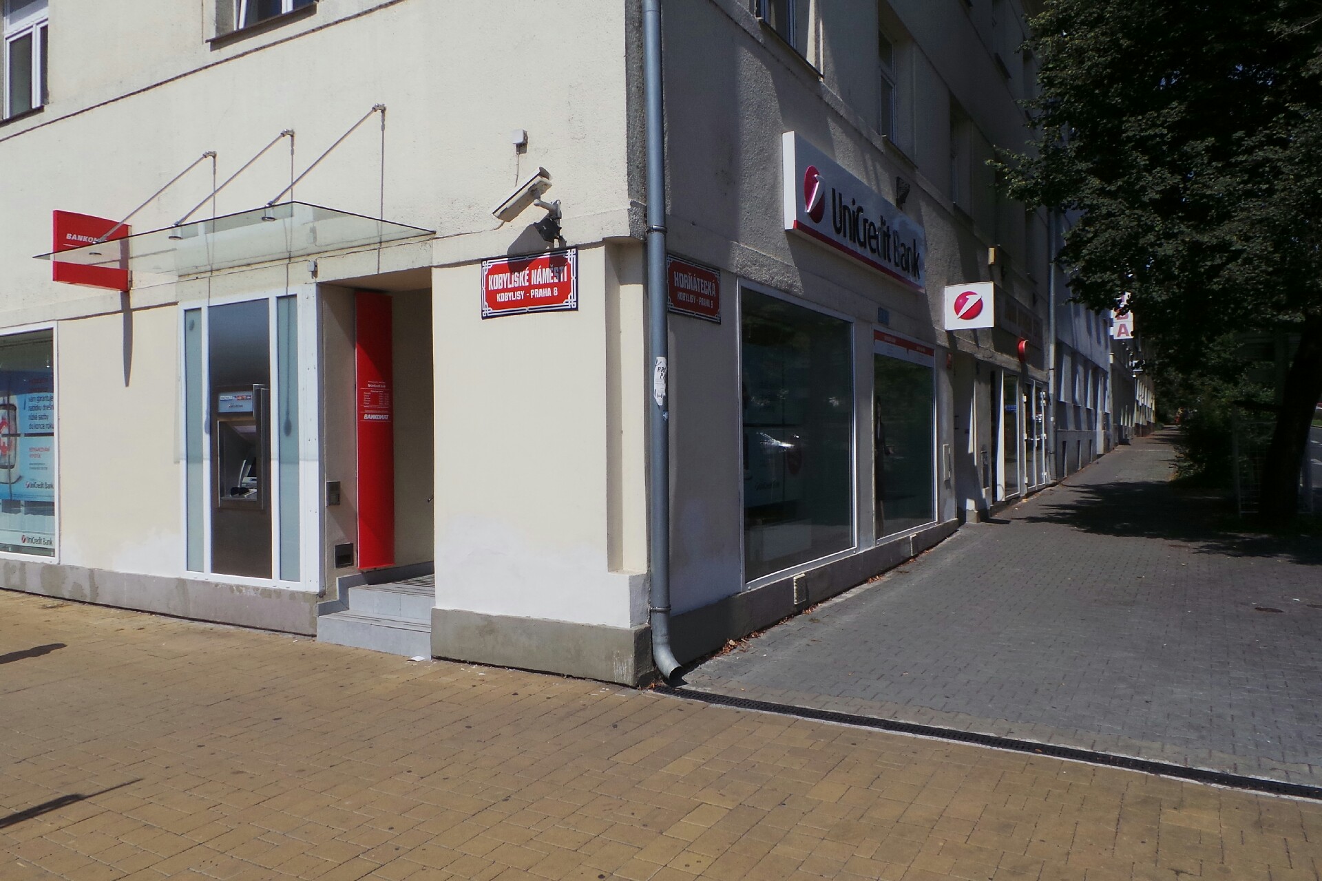 UniCredit Bank Czech Republic and Slovakia, a.s. foto 2
