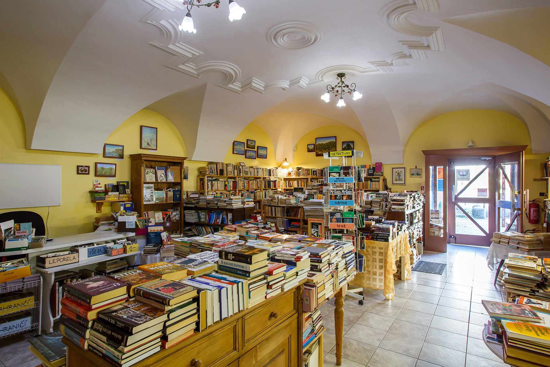 Knihárium- Antikvariat foto 4