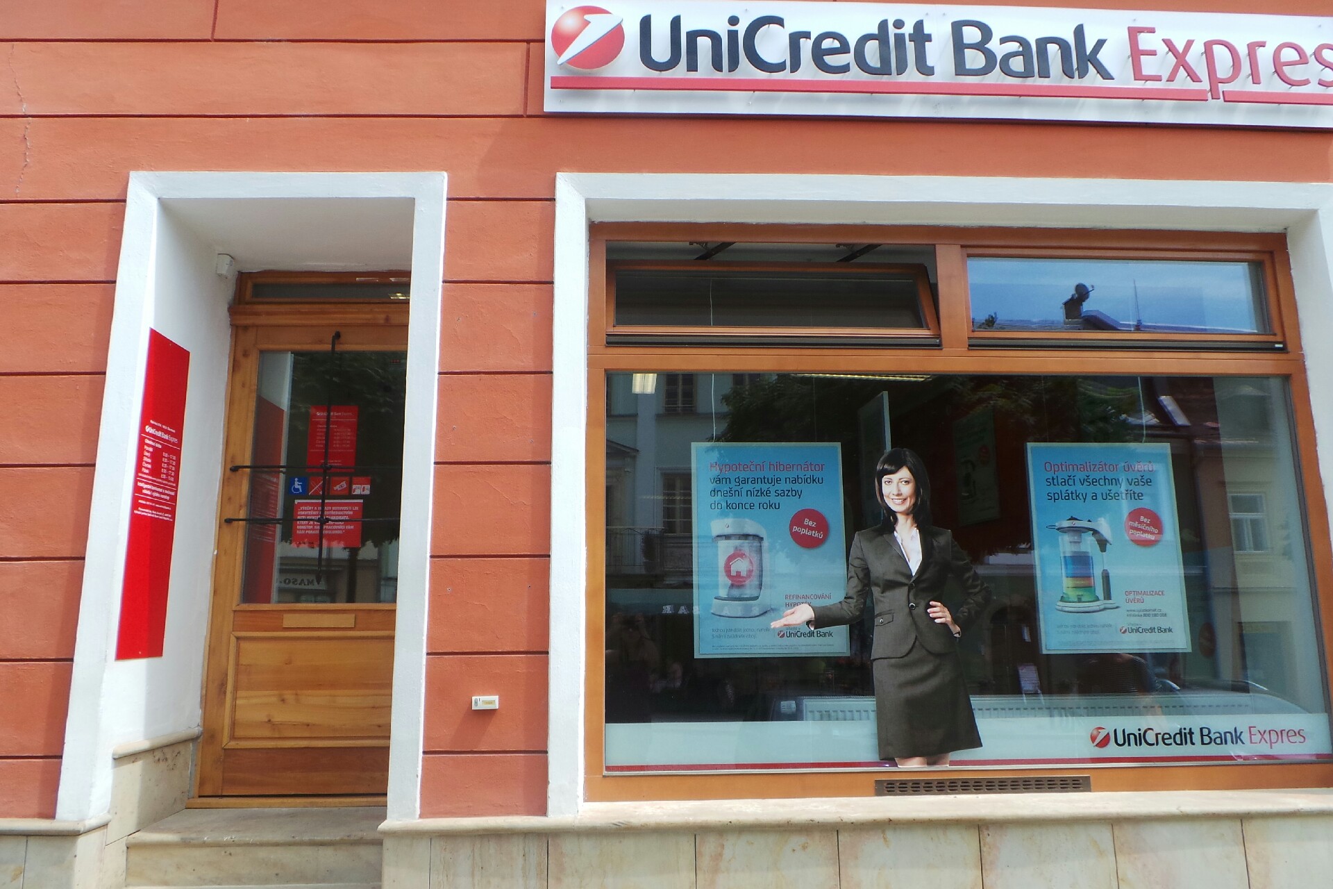 Bankomat UniCredit Bank Czech Republic foto 2