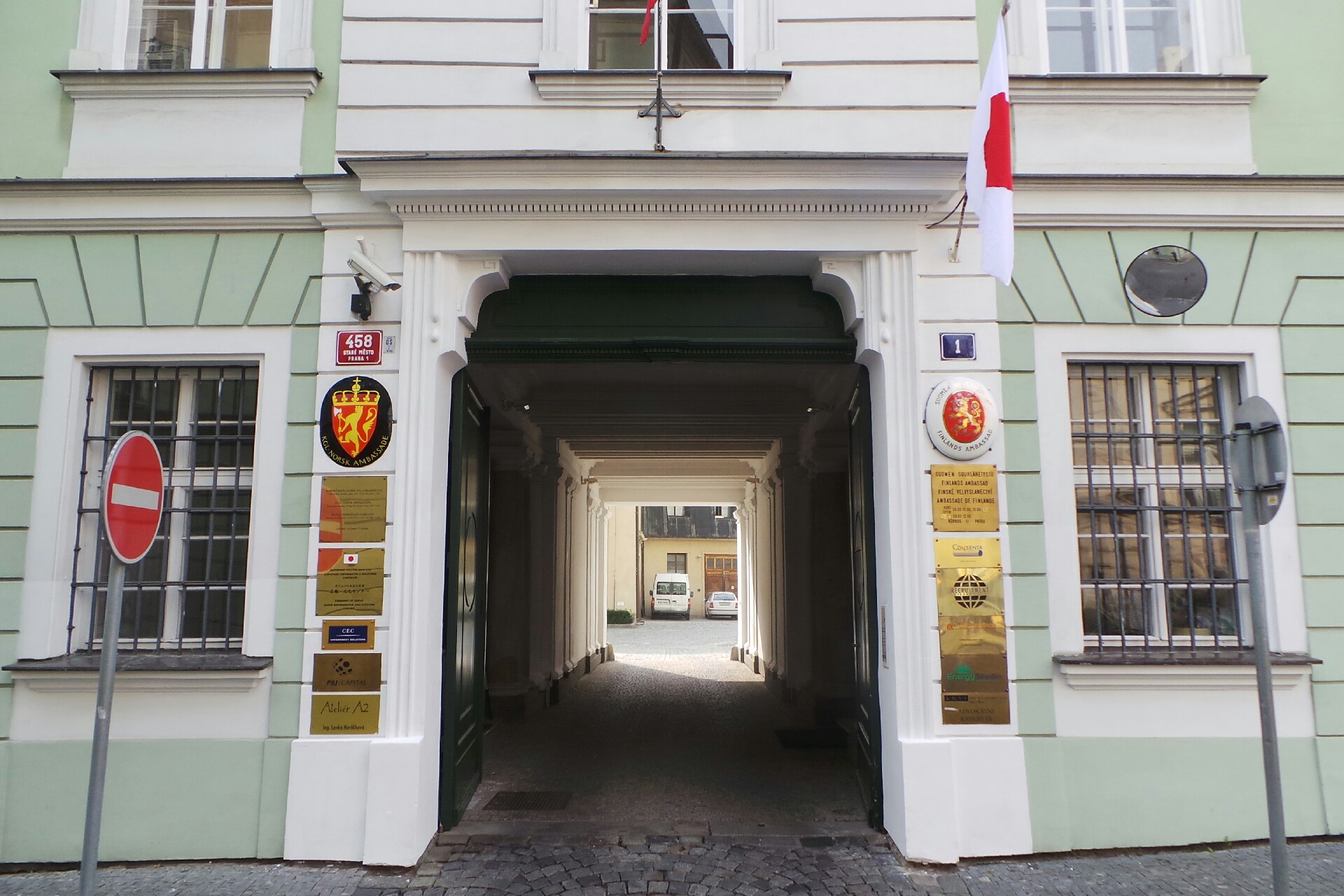 Mgr. Bc. Lucie Neubertová, advokát