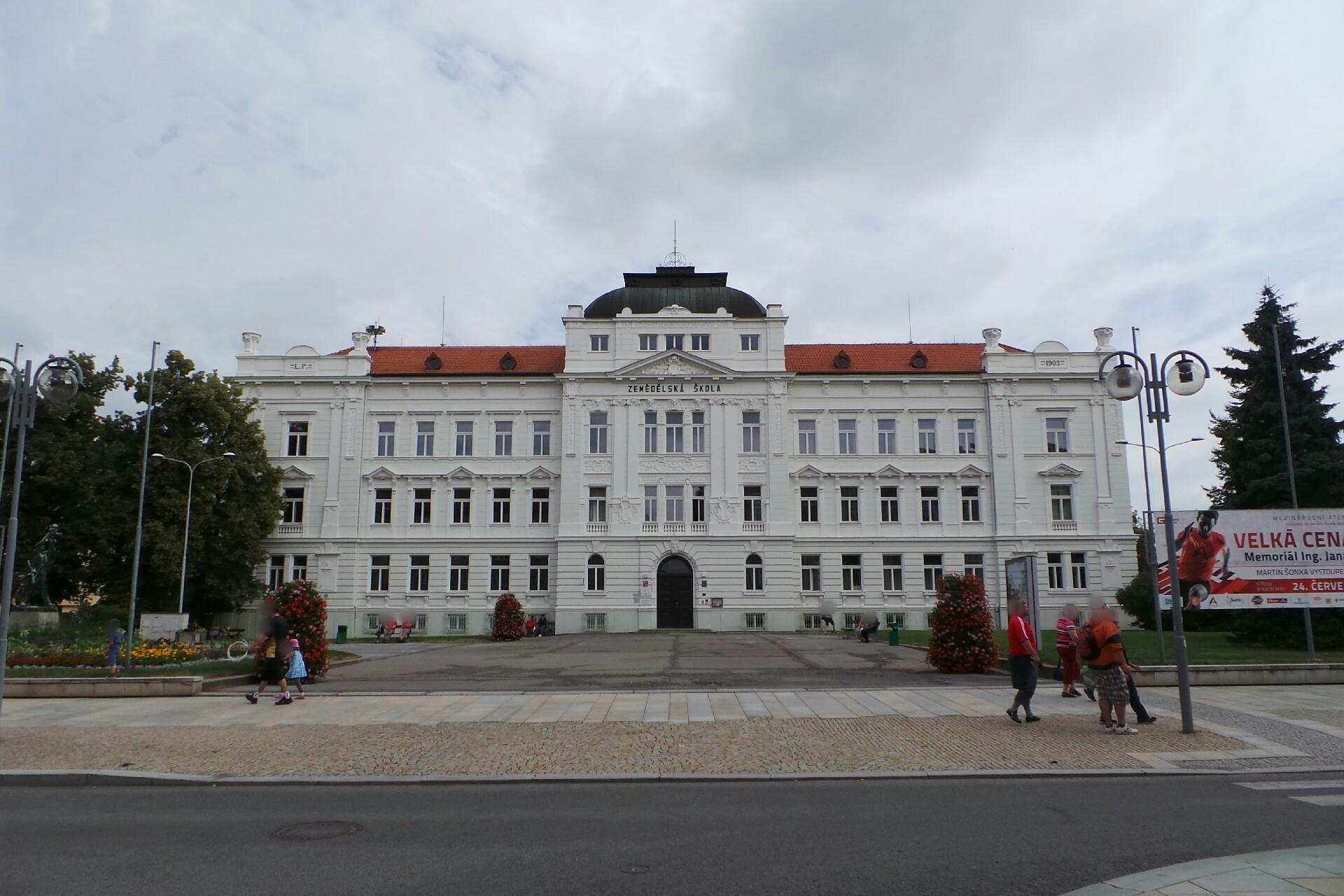 Botanická zahrada při VOŠ a SZEŠ v Táboře foto 2