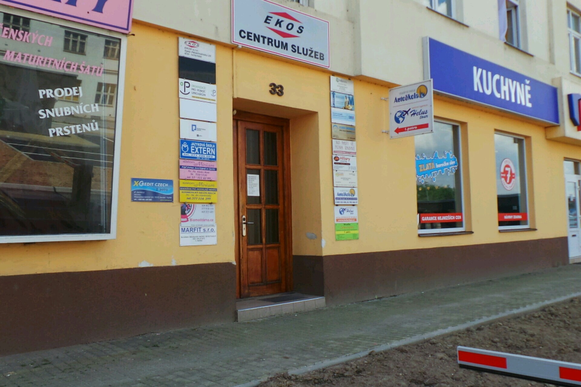 Organizace pro pomoc uprchlíkům