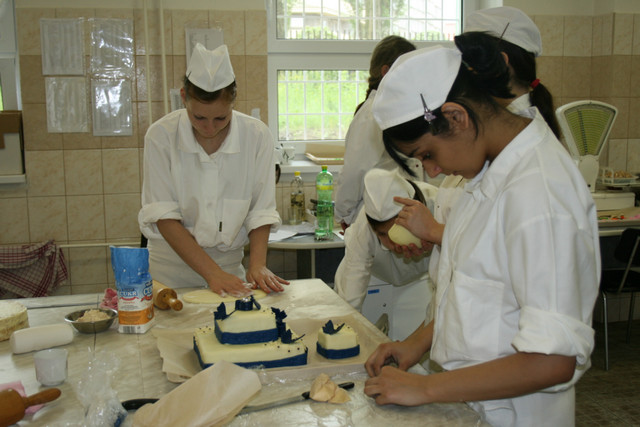 Hotelová škola Ostrava - školní jídelna foto 2