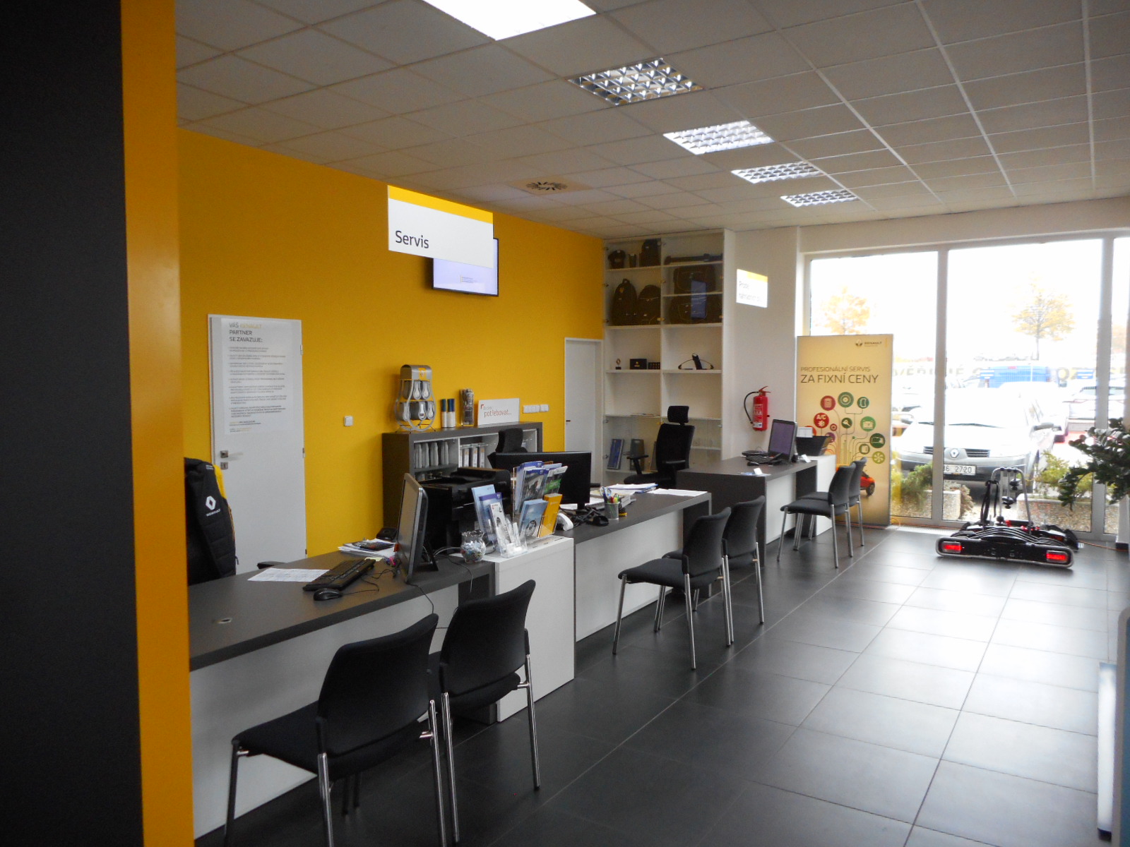 Auto Centrum Jih 2000 člen skupiny AUTO UH a.s. foto 4