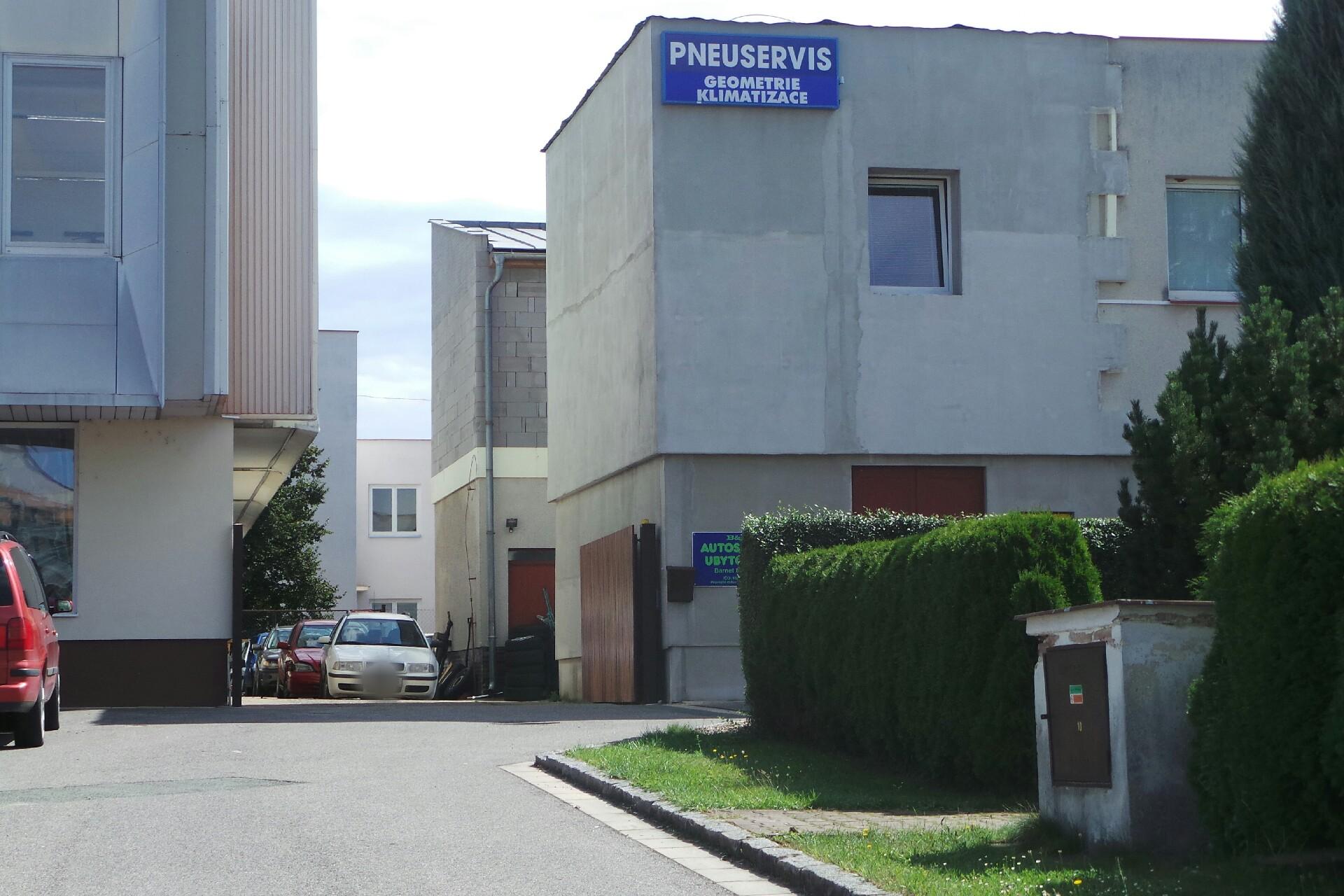 B&S AUTOSERVIS A UBYTOVNA