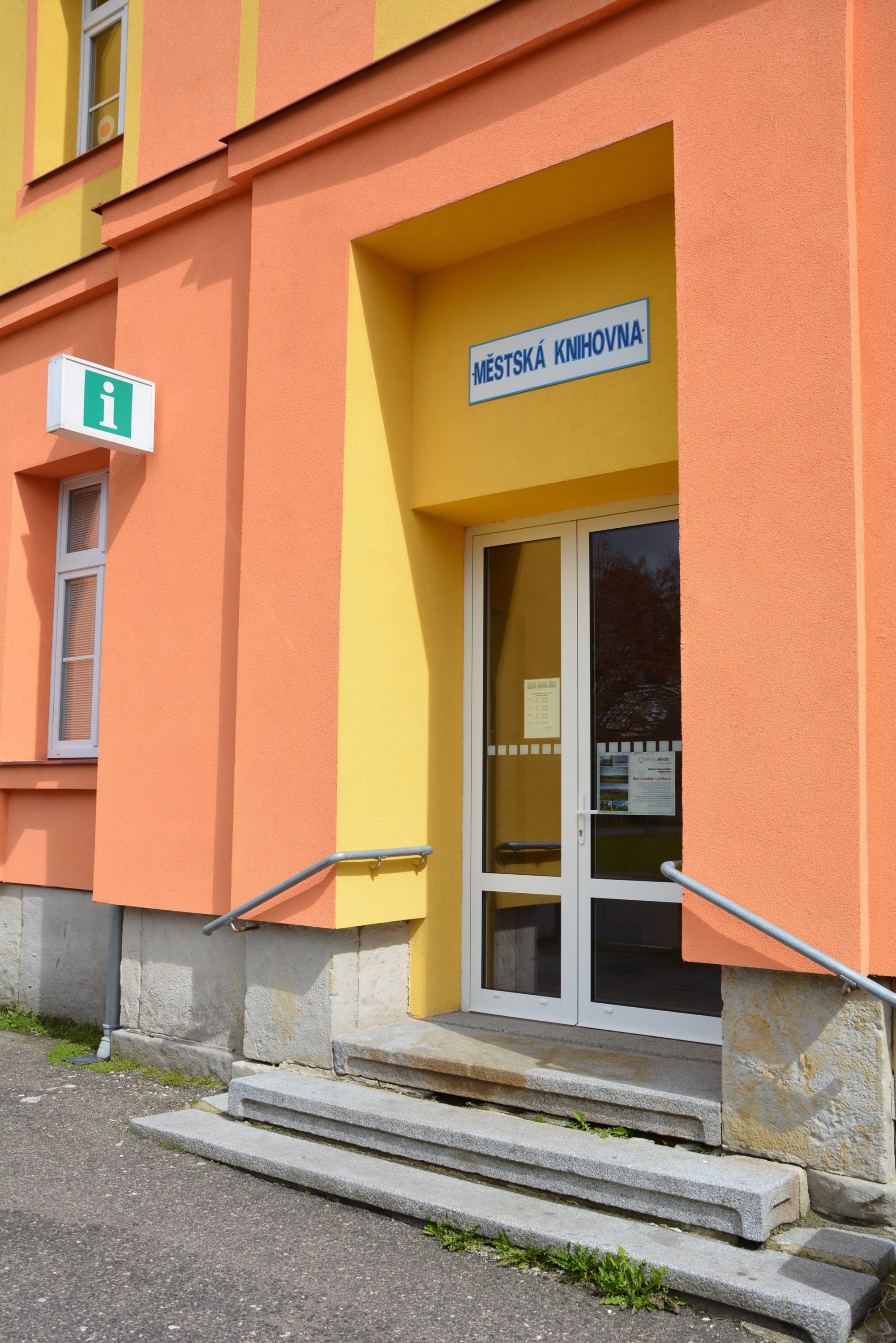 Městská knihovna Jiříkov foto 2