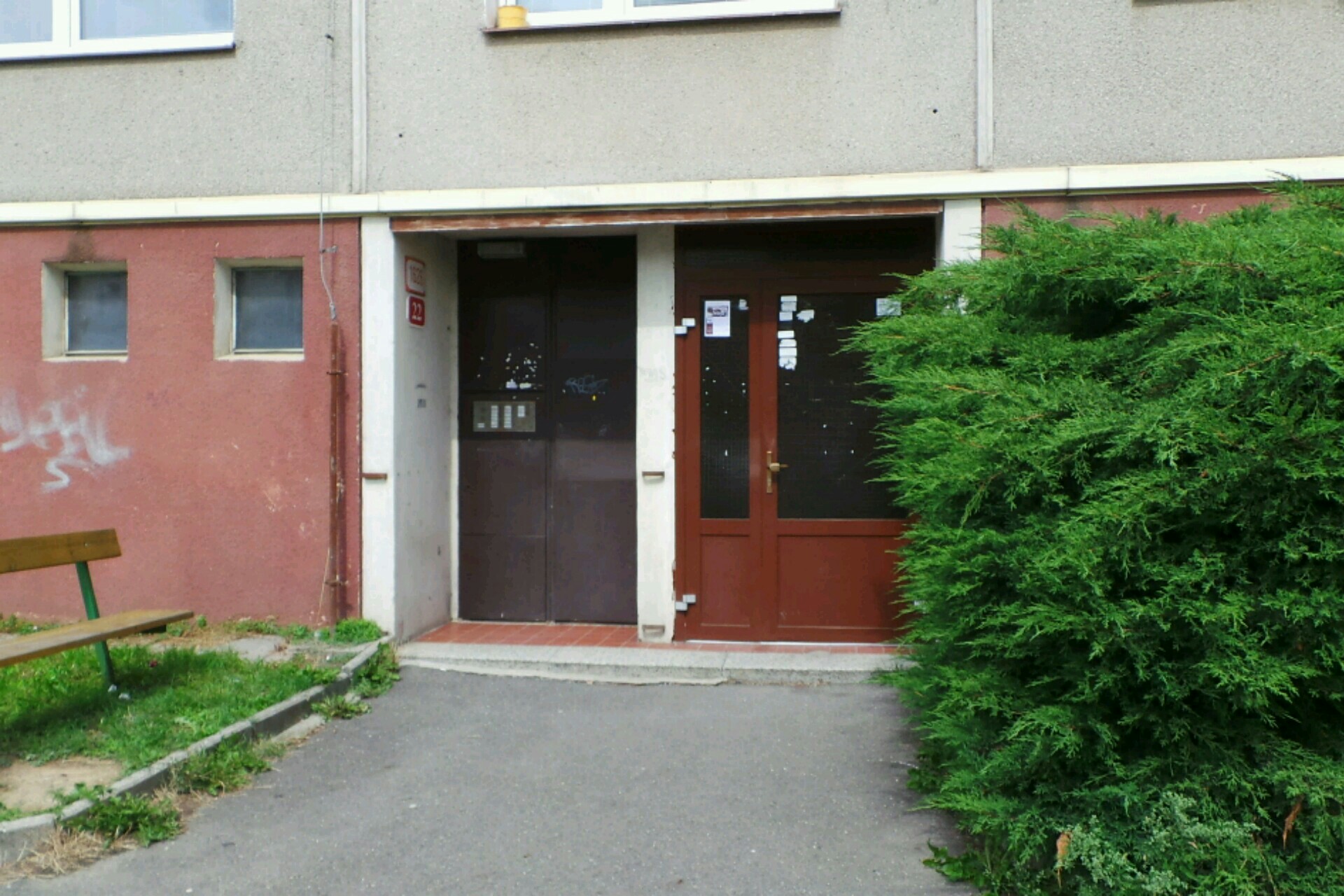 Speleoloklub Plzeň - Montáž satelitních antén