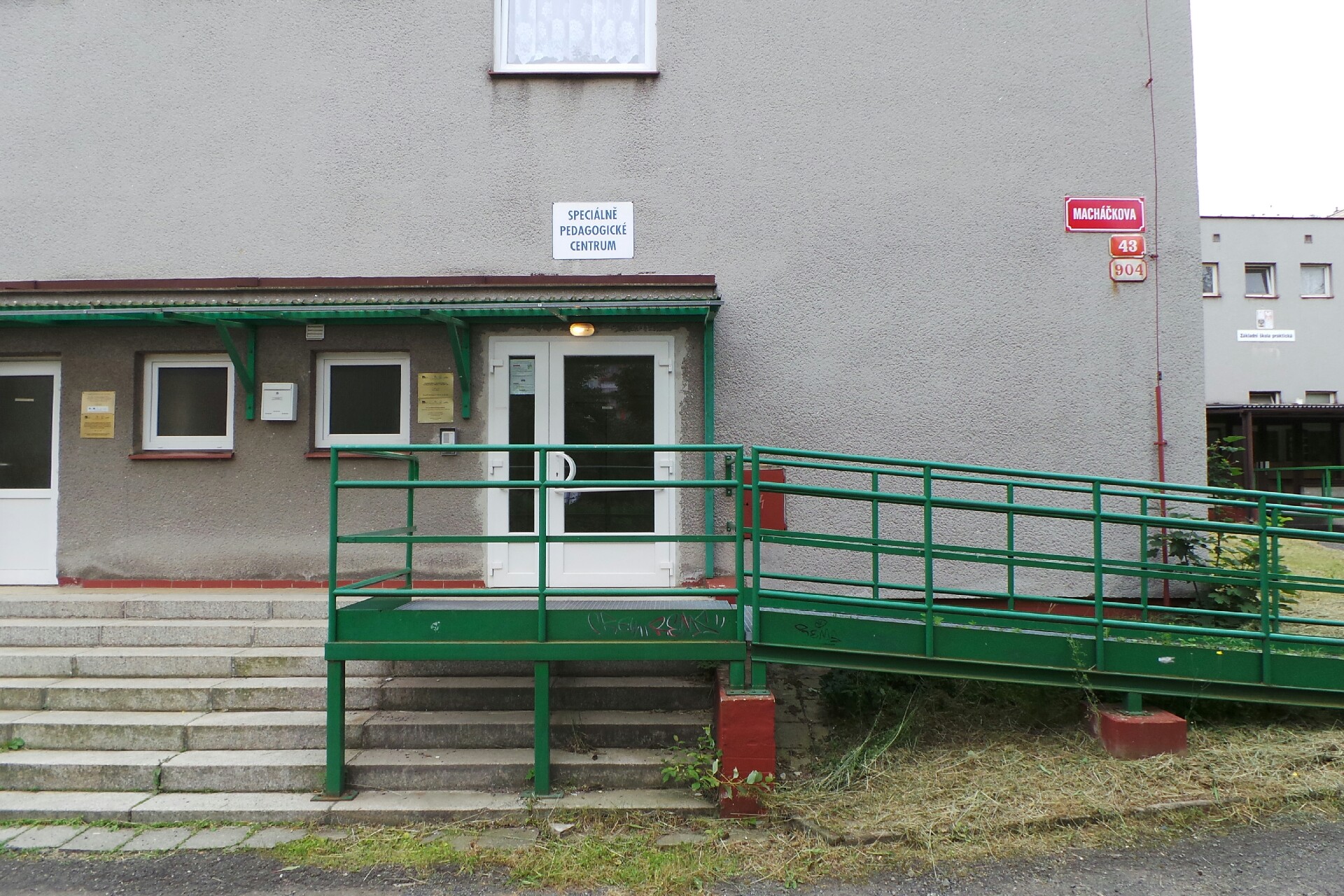 Odborná škola, Základní škola a Mateřská škola, Plzeň, Macháčkova 45