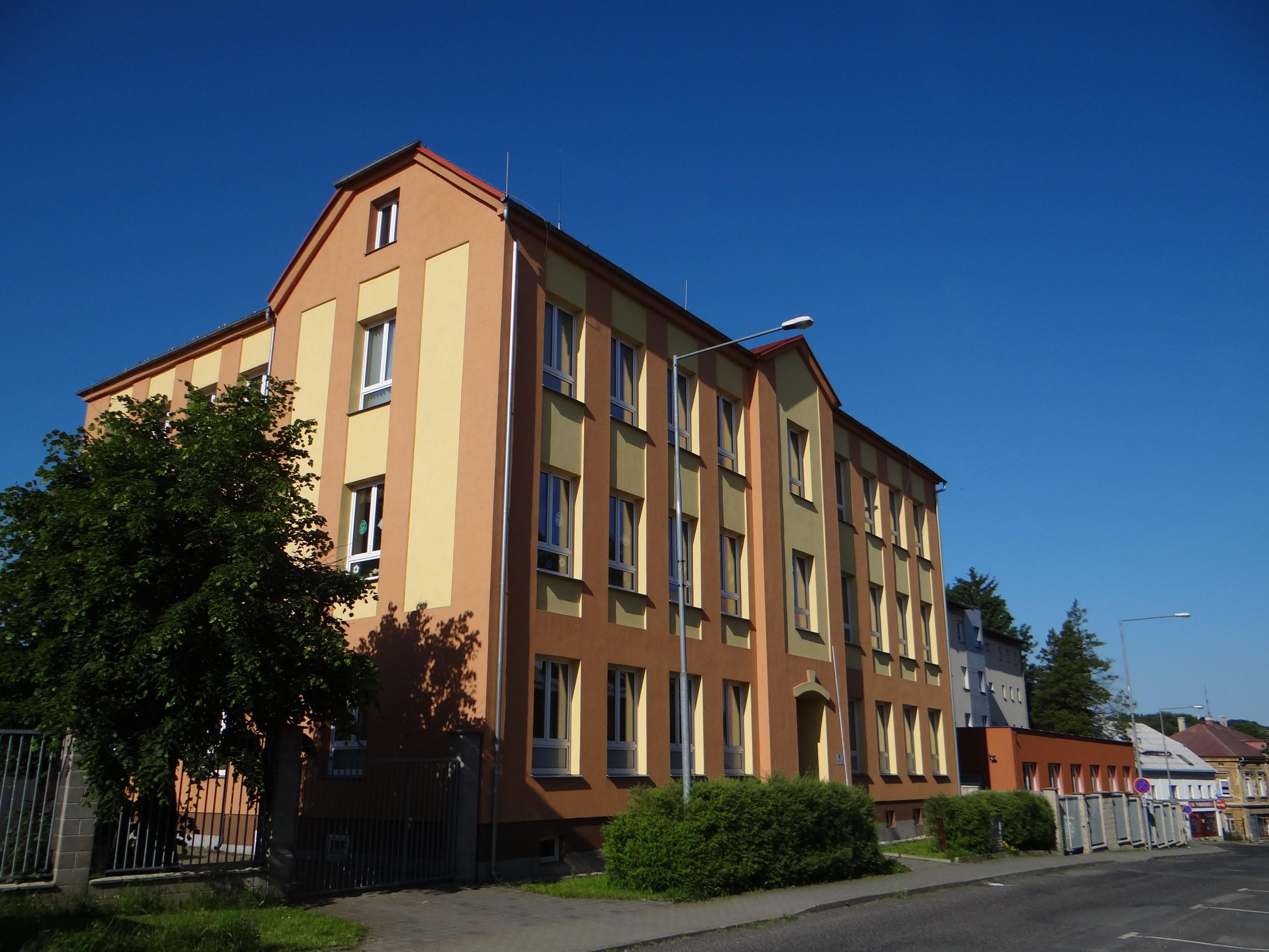 Dětský domov se školou, ZŠ a středisko výchovné péče Jiříkov foto 4