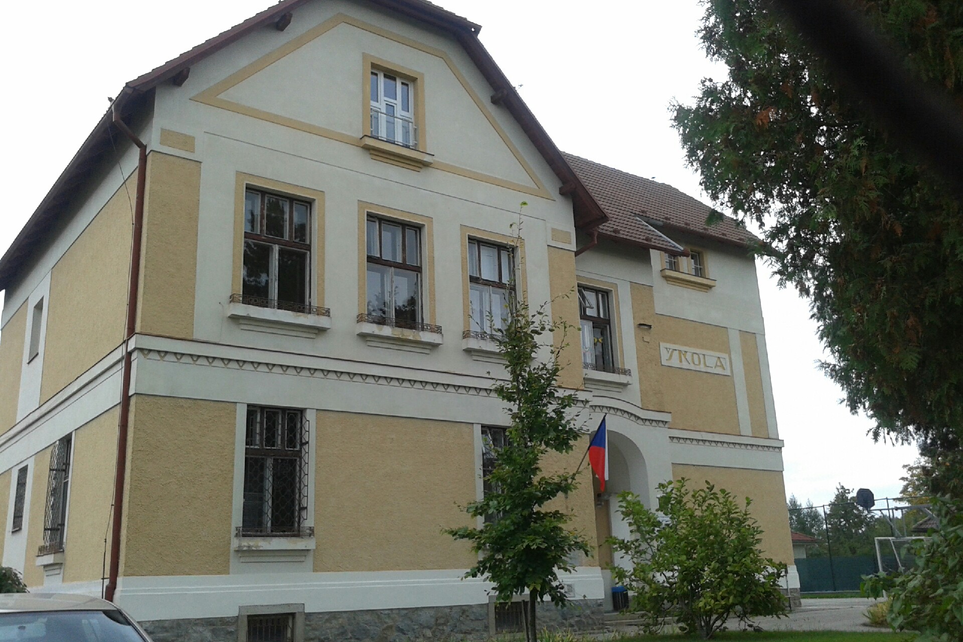 Dětský diagnostický ústav, dětský domov se školou, středisko výchovné péče, základní škola a školní jídelna, Homole 90