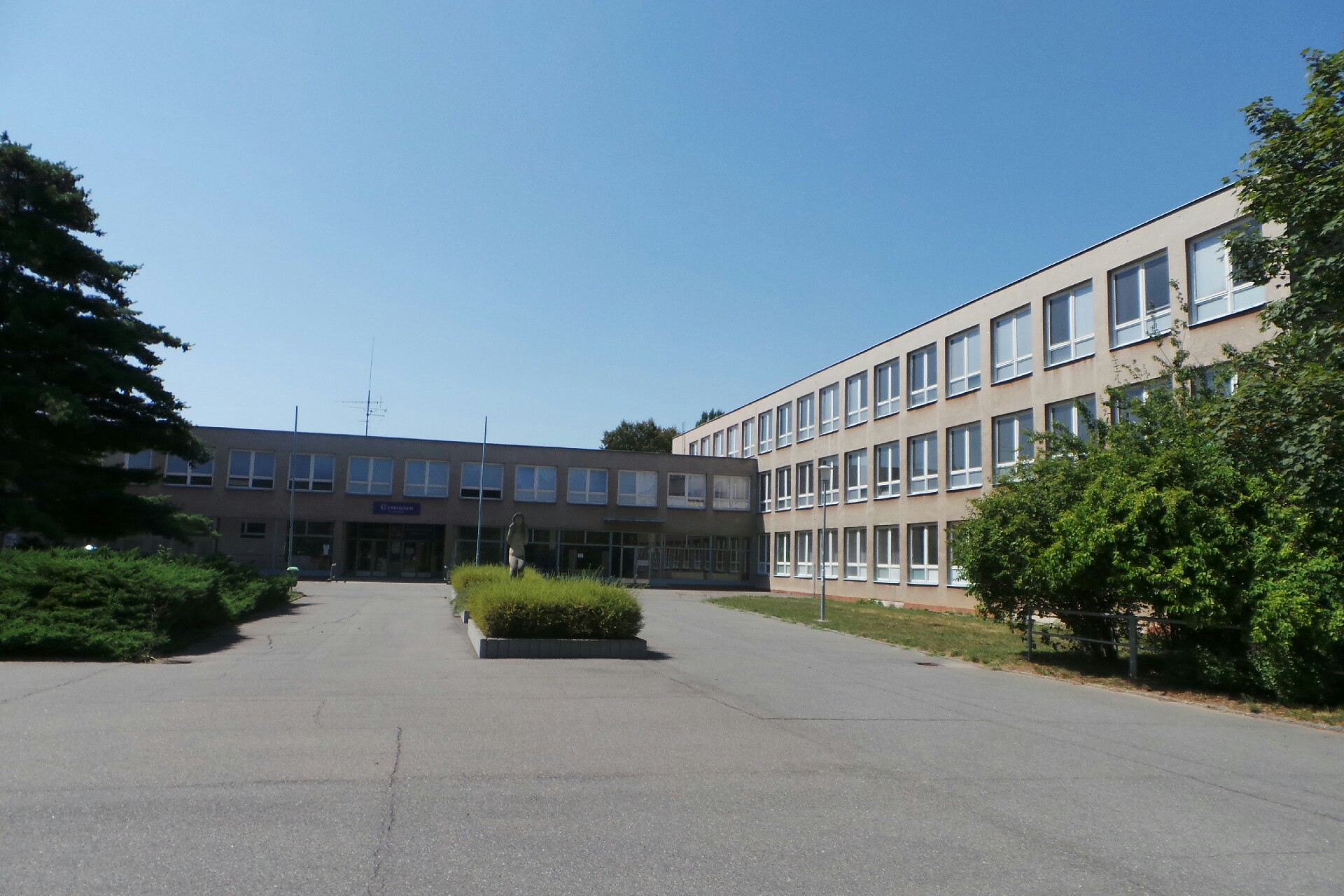 Gymnázium Pardubice, Mozartova - Školní jídelna foto 1