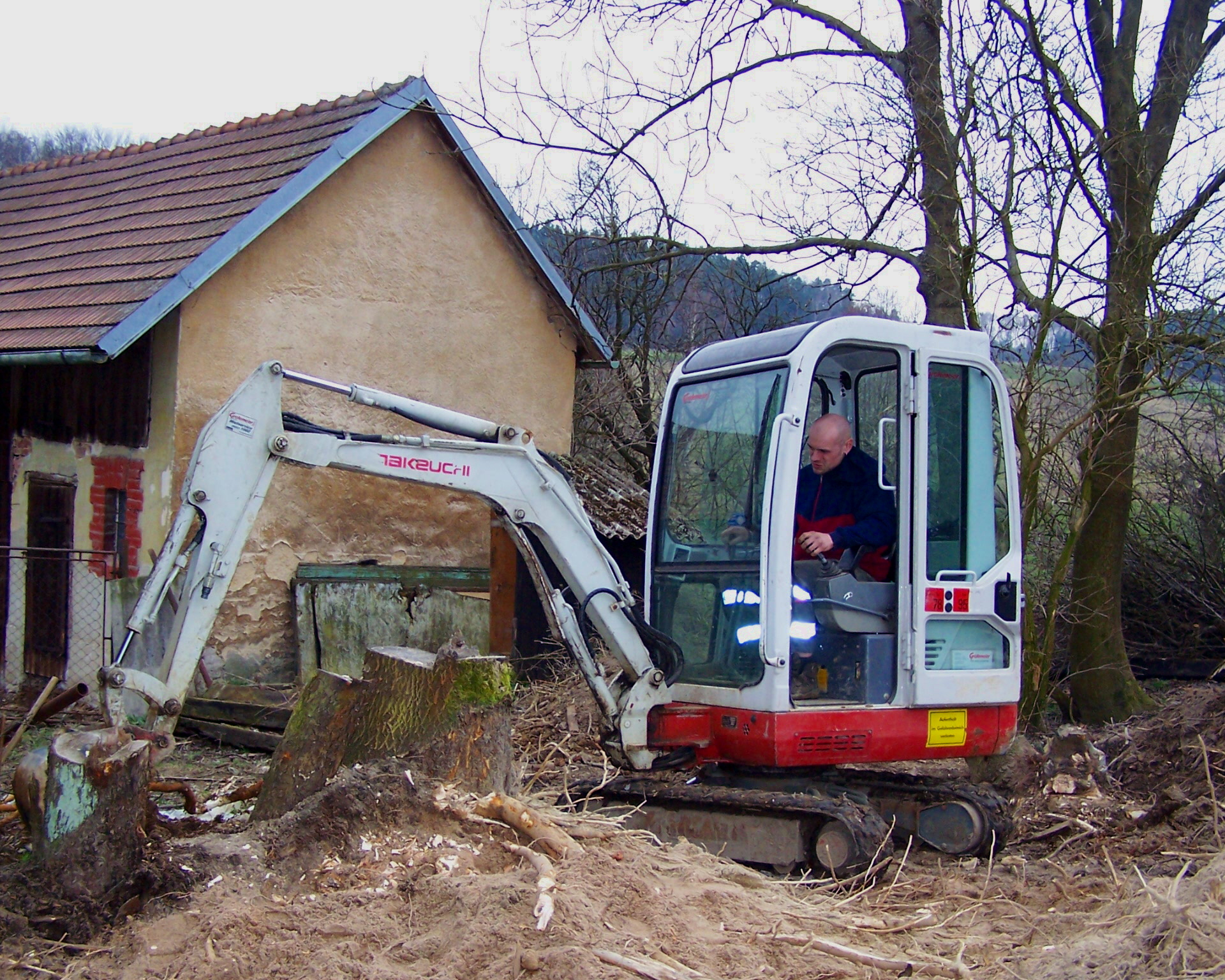 Michal Fečko - Zemní práce, minibagr, prodej kamenů foto 1