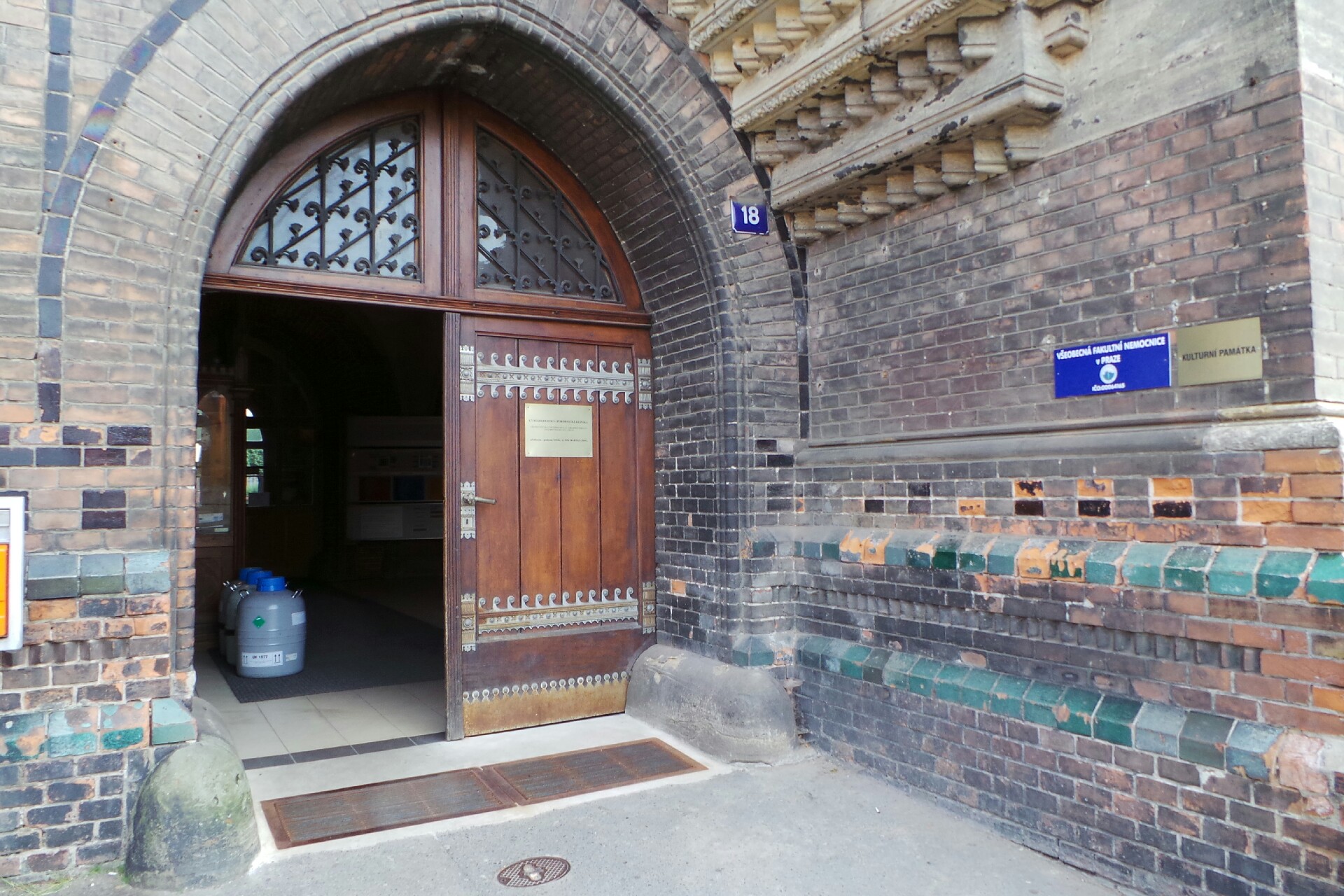 Klinika gynekologie, porodnictví a neonatologie 1. LF UK a VFN v Praze