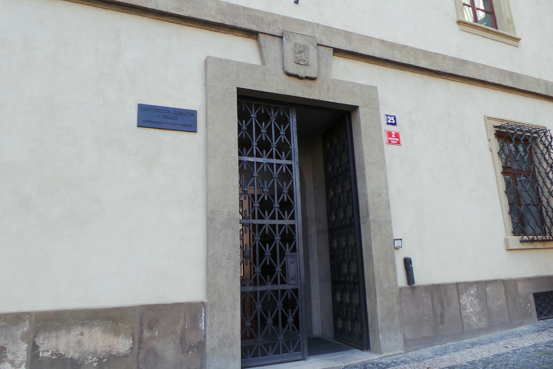 Institut teoretické informatiky Matematicko-fyzikální fakulty - Univerzita Karlova