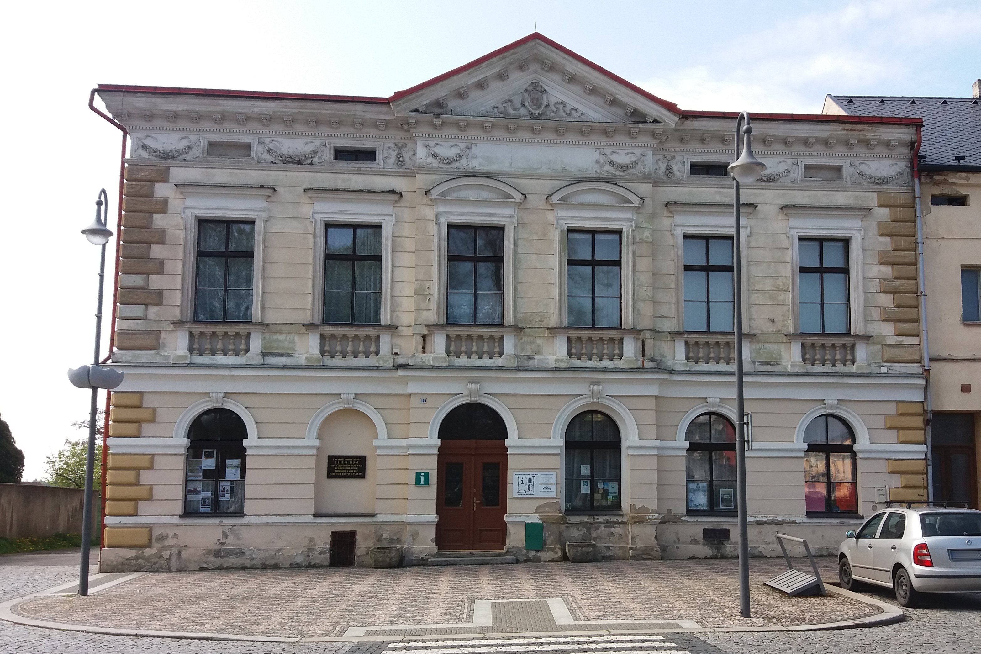 Městská knihovna Vladimíra Holana