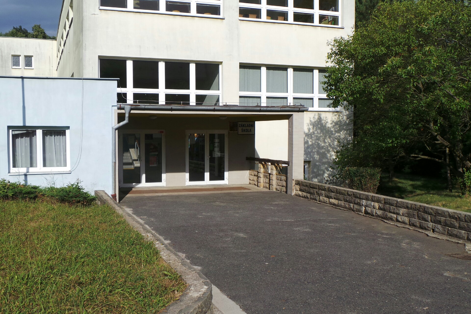 Základní škola a Mateřská škola Litvínov, Podkrušnohorská 1589, okres Most foto 1