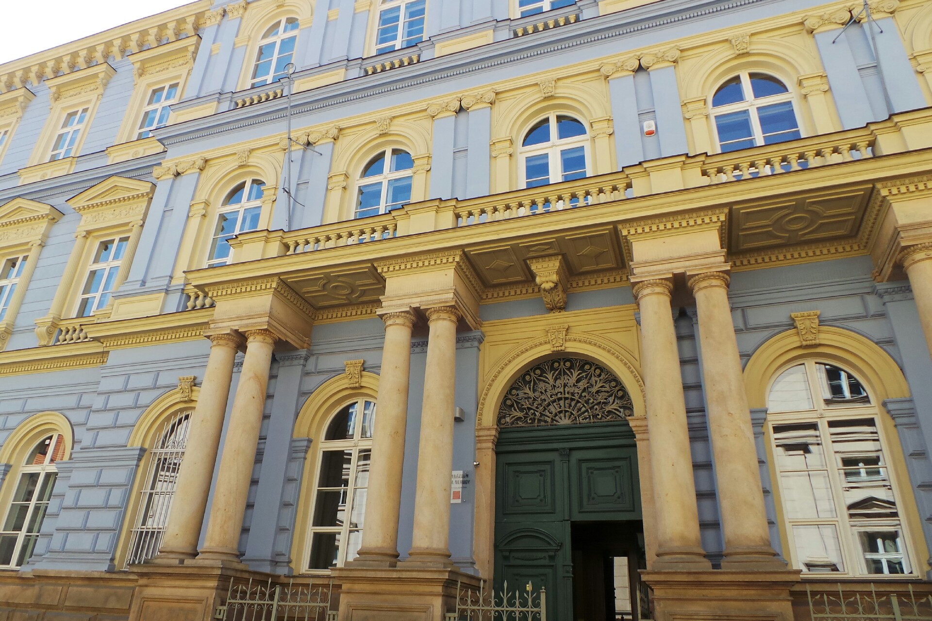 Gymnázium Jana Nerudy, škola hlavního města Prahy