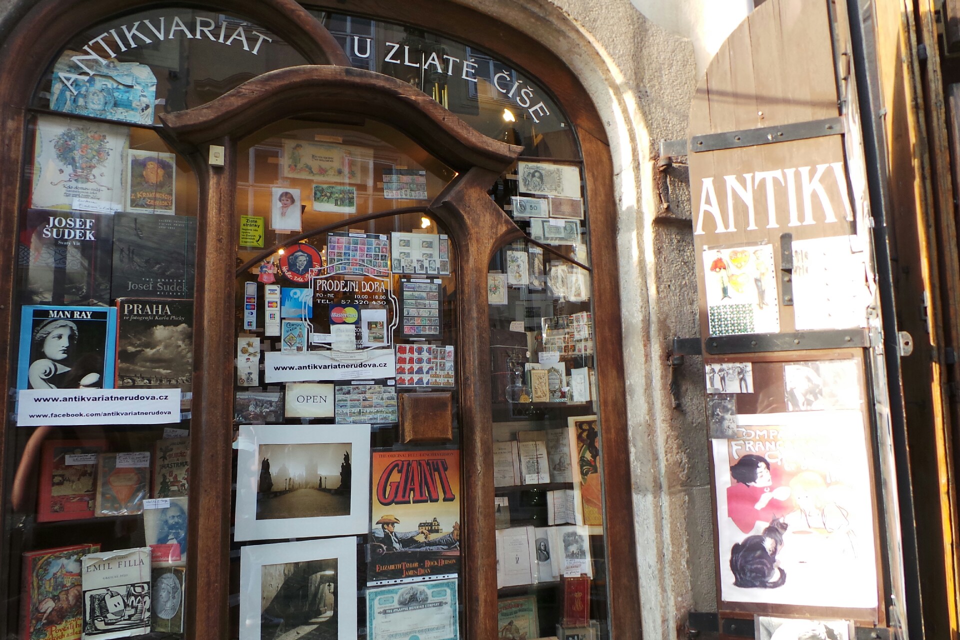 Antikvariát Nerudova