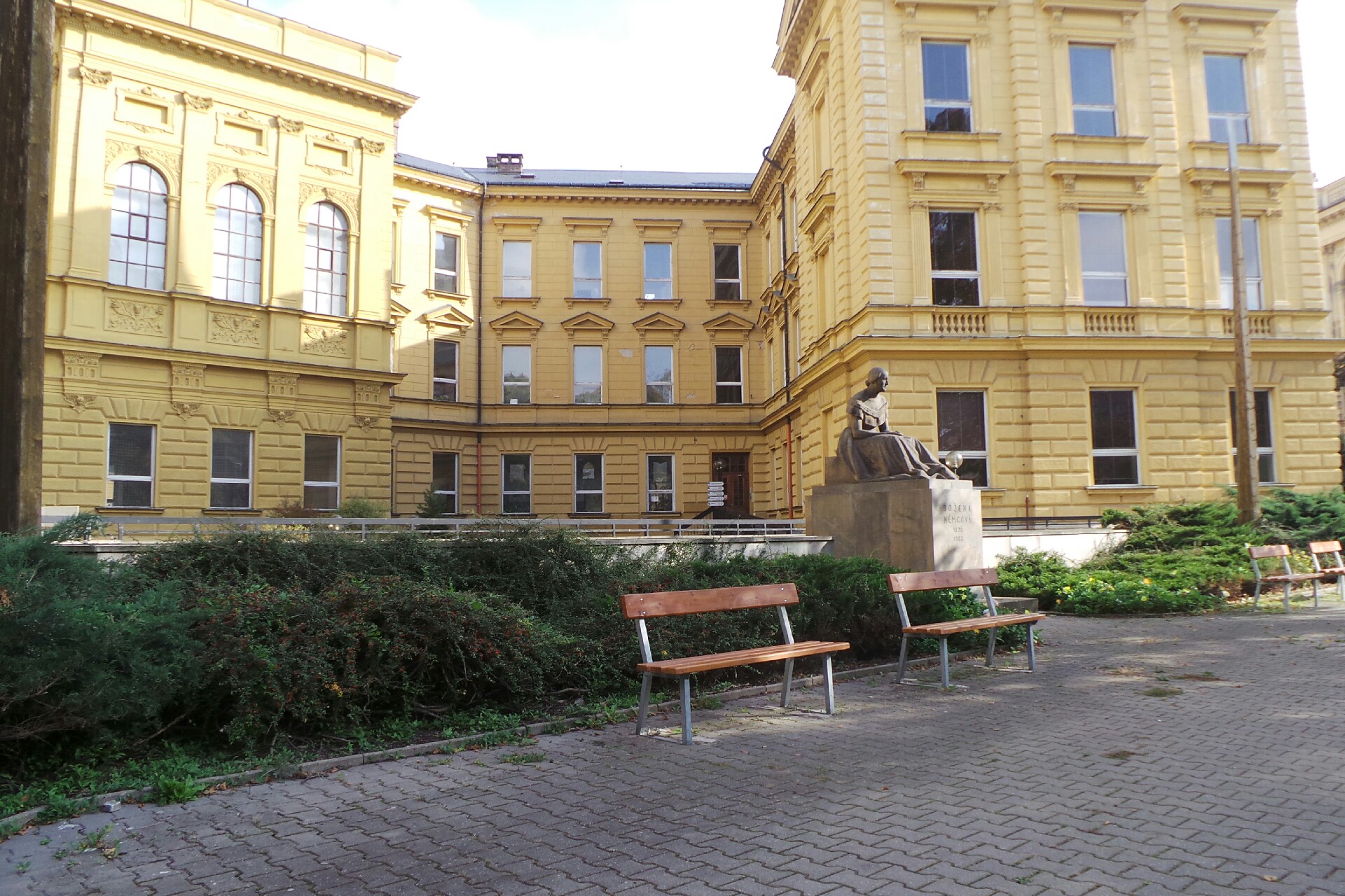 Gymnázium Boženy Němcové, Hradec Králové