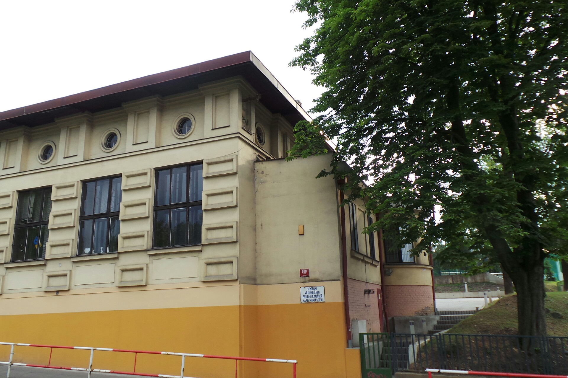 Vyšší odborná škola pedagogická a sociální, Střední odborná škola pedagogická a Gymnázium, Praha 6, Evropská 33