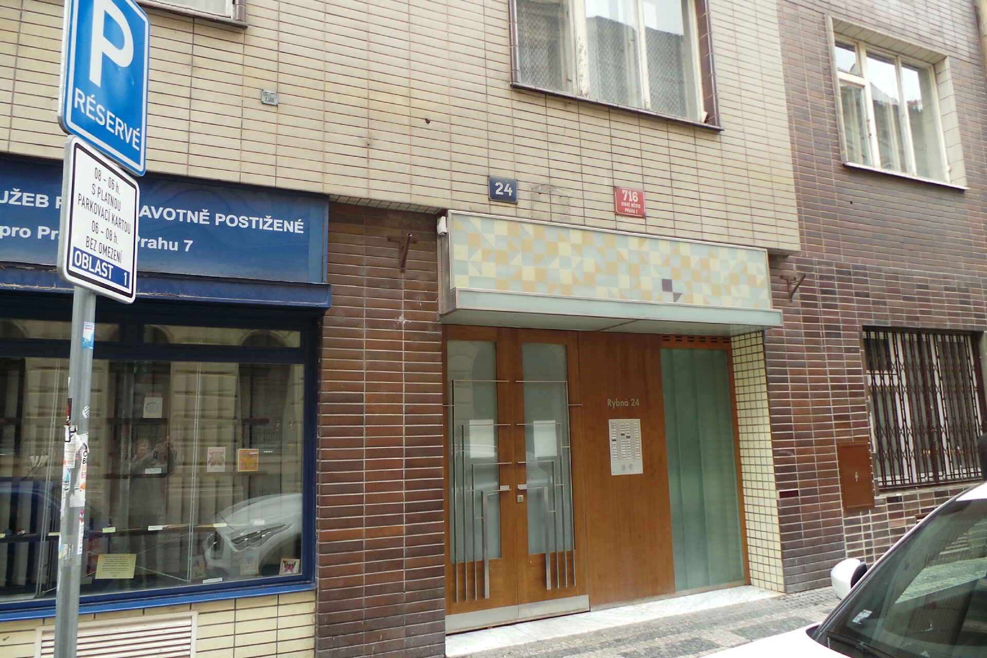 Mgr. Klára Zábrodská, advokát